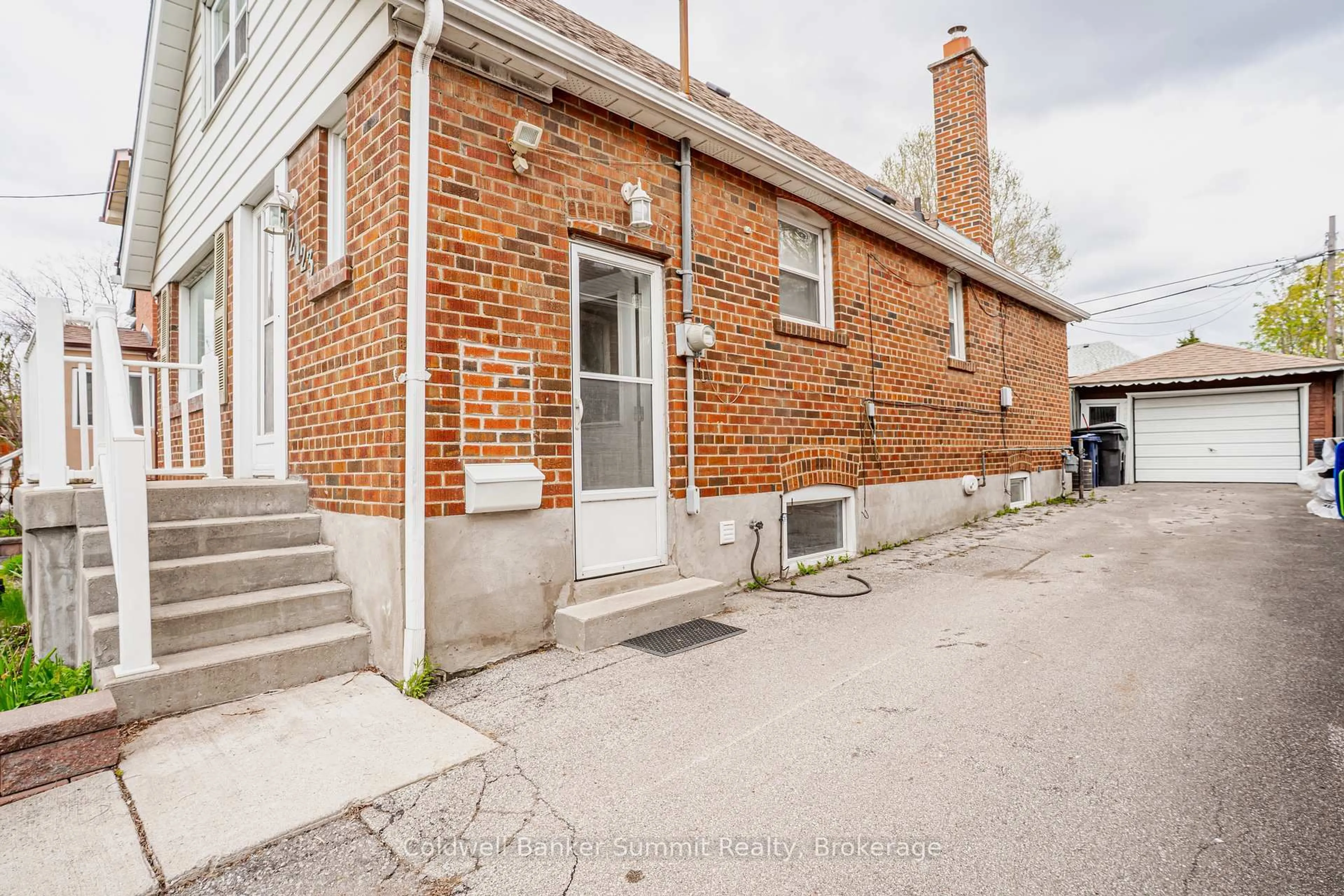 Unknown for 2123 Keele St, Toronto Ontario M6M 3Z3