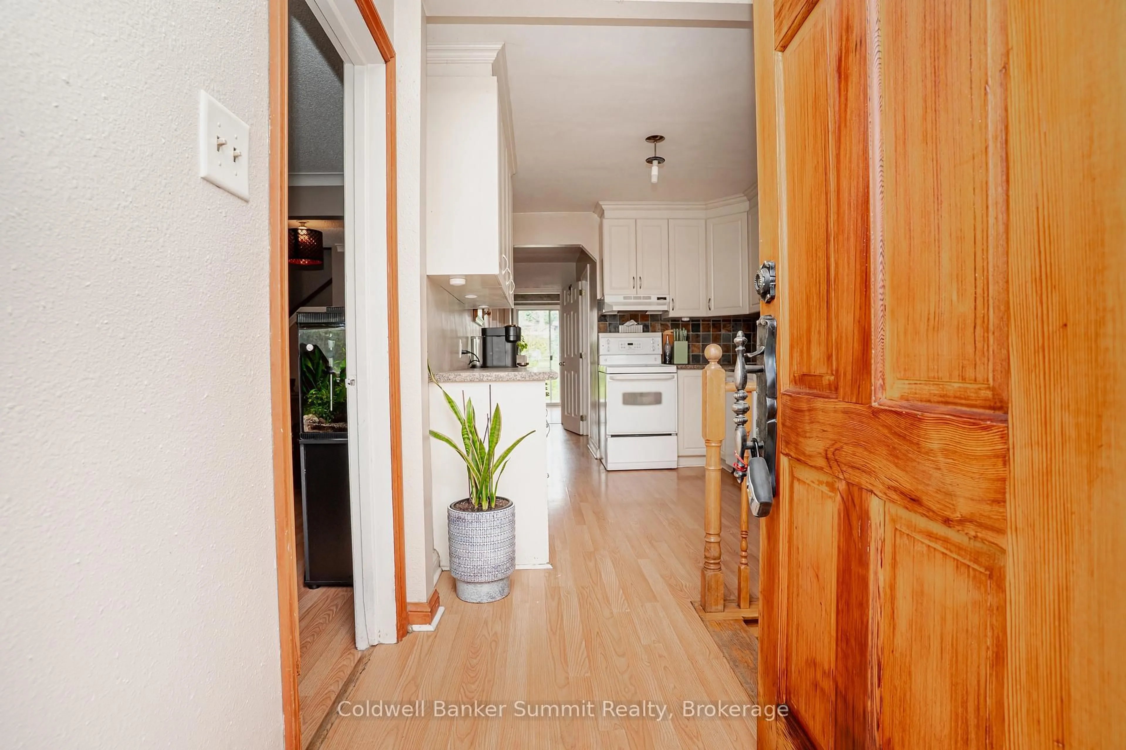 Unknown for 2123 Keele St, Toronto Ontario M6M 3Z3