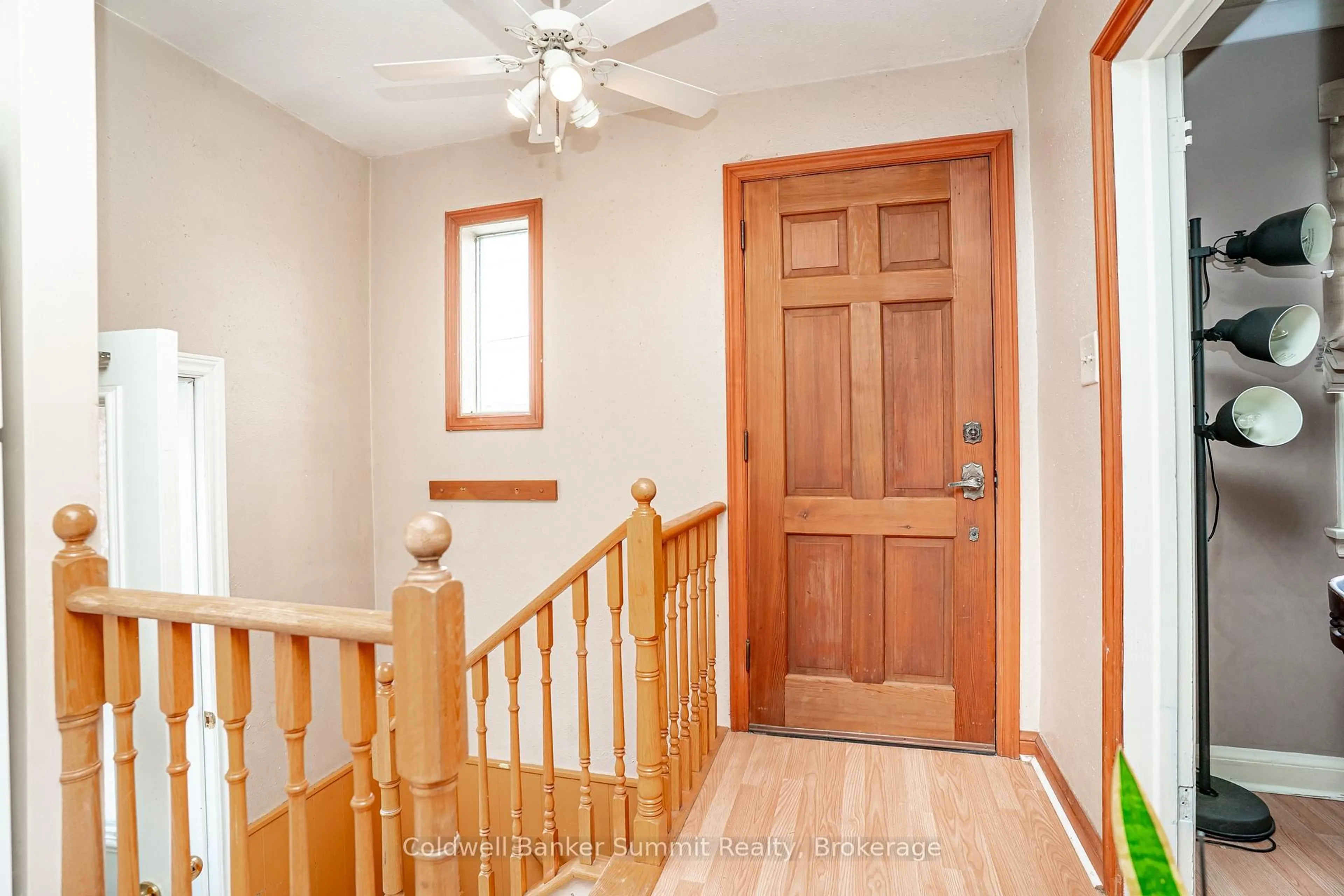 Indoor entryway for 2123 Keele St, Toronto Ontario M6M 3Z3
