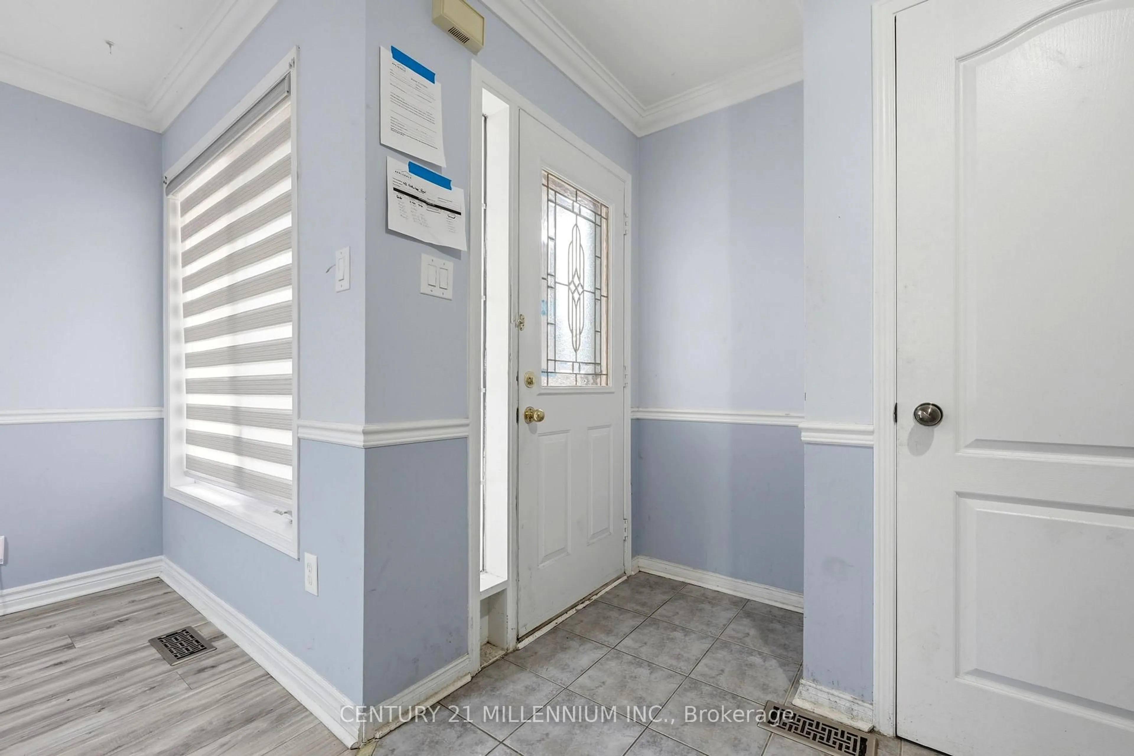 Indoor entryway for 42 Feathertop Lane, Brampton Ontario L6R 1W9