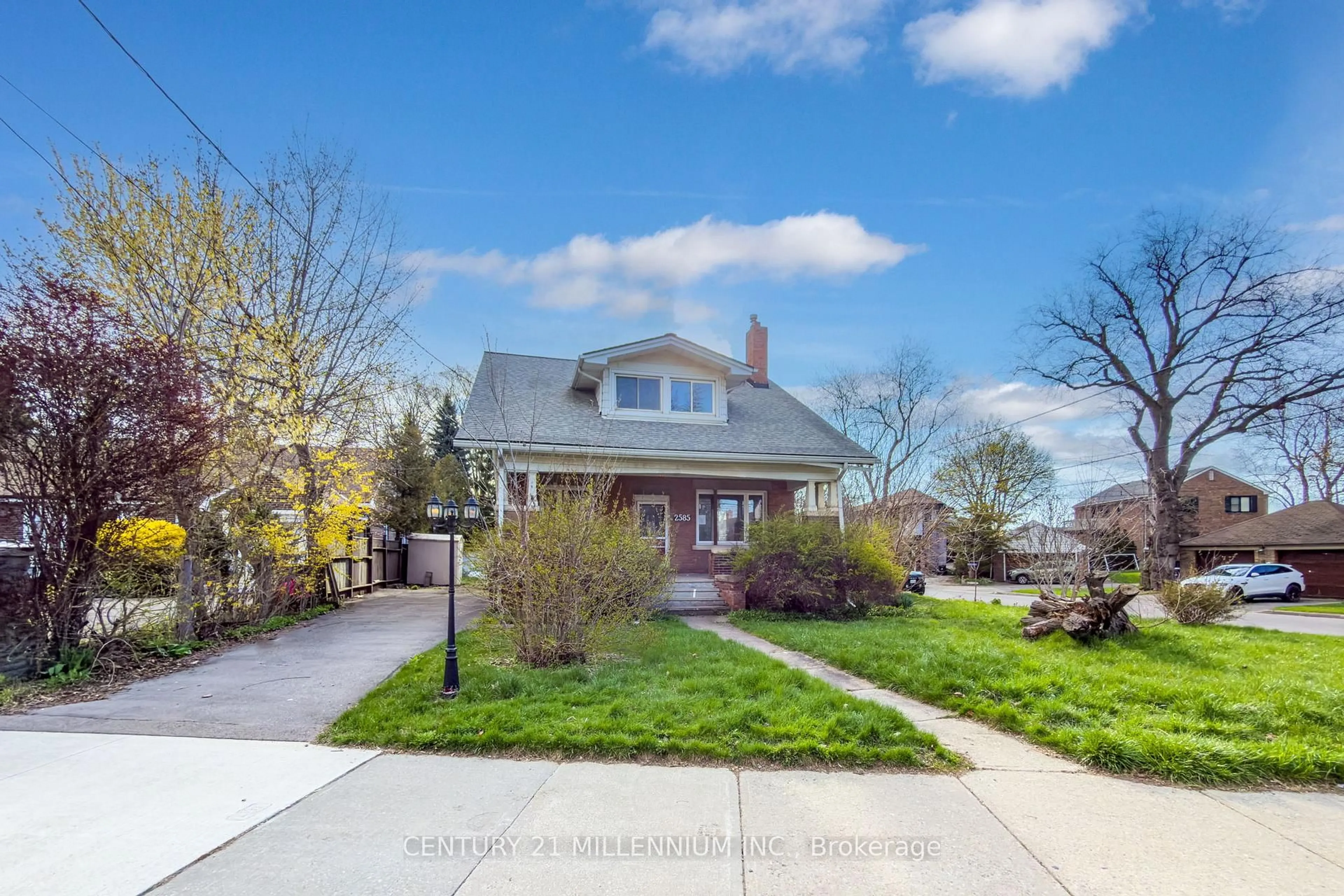 Home with brick exterior material, street for 2585 Lake Shore Blvd, Toronto Ontario M8V 1G3