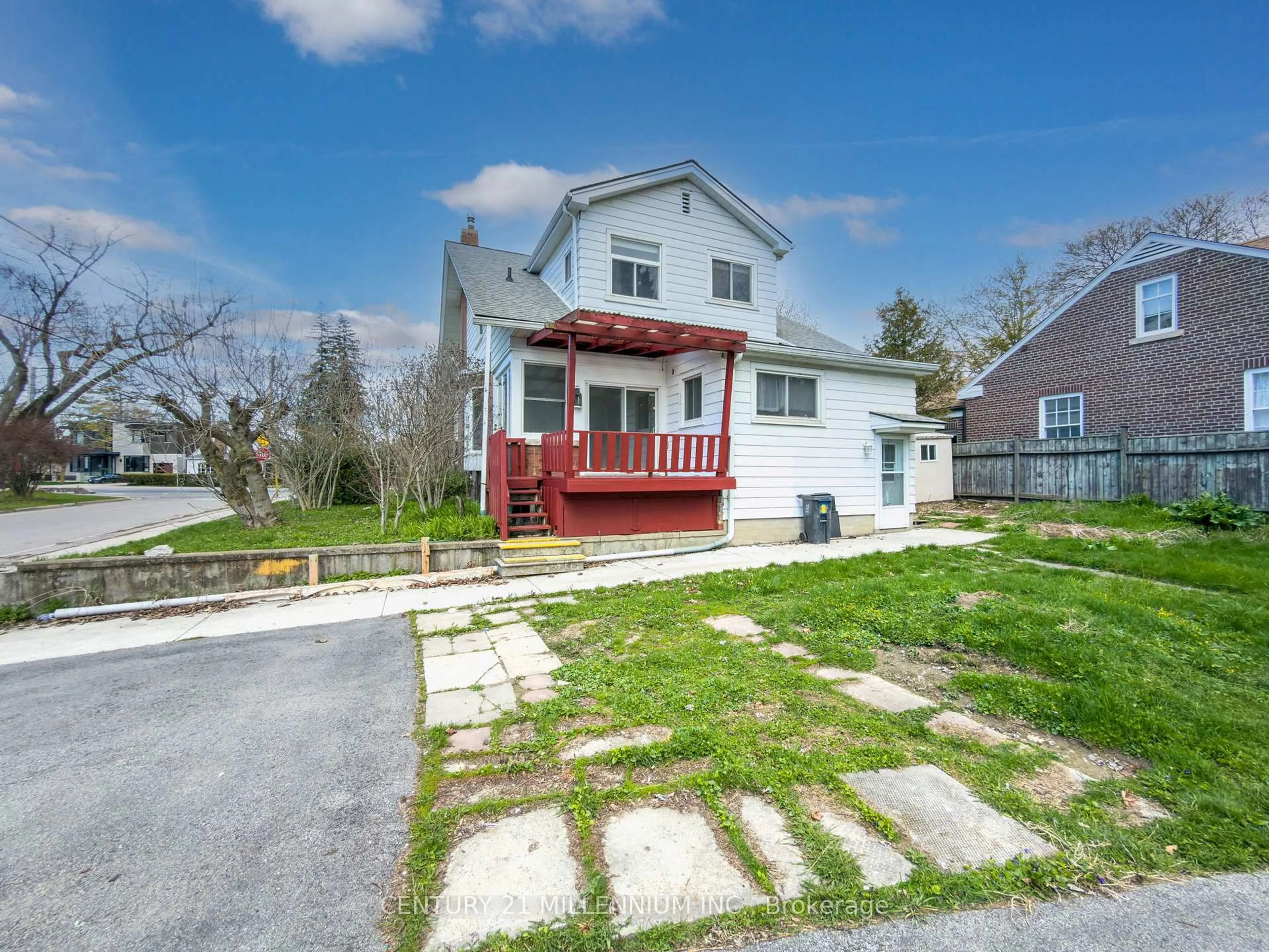 A pic from outside/outdoor area/front of a property/back of a property/a pic from drone, street for 2585 Lake Shore Blvd, Toronto Ontario M8V 1G3