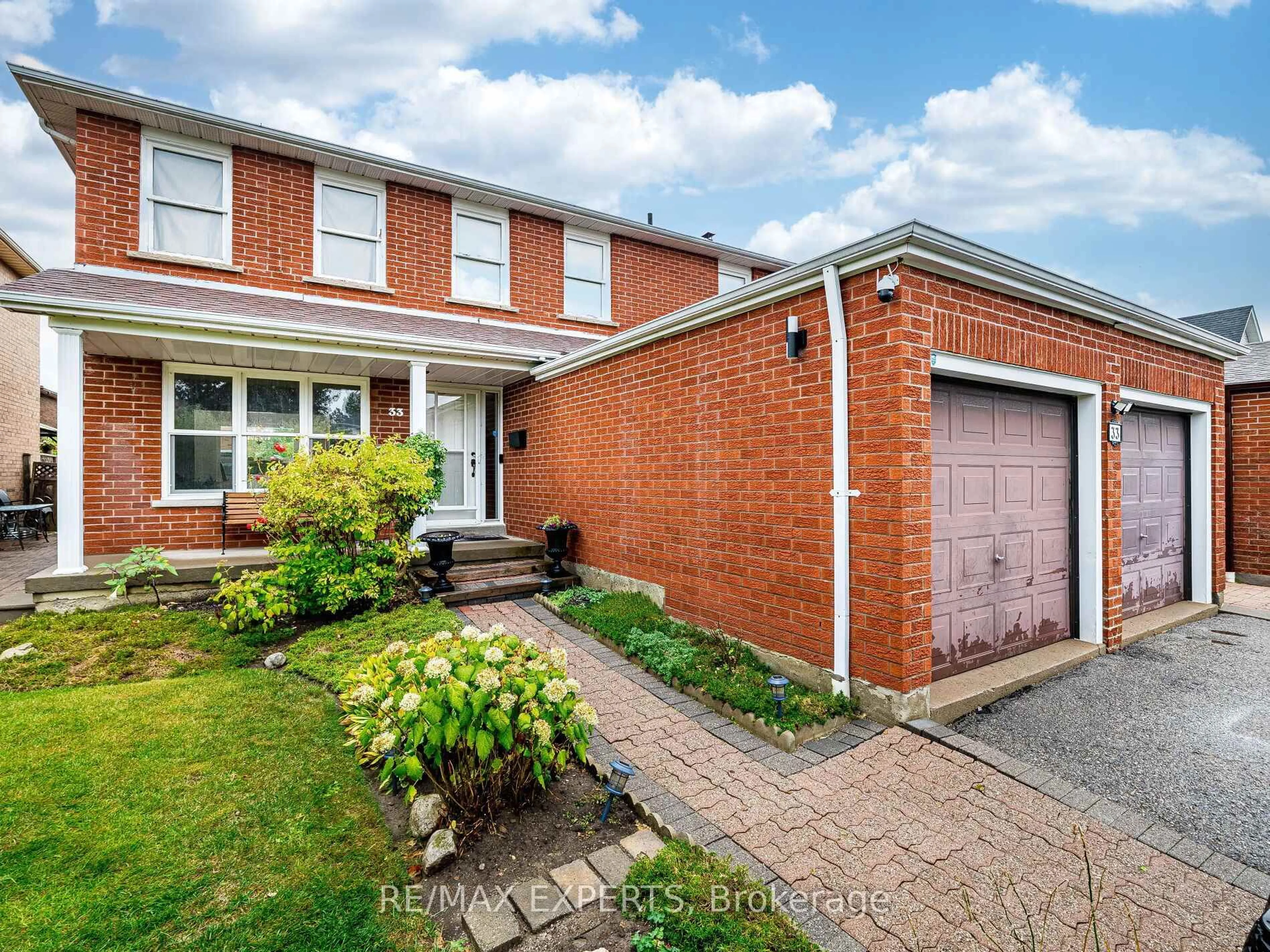 Home with brick exterior material, street for 33 Nipissing Cres, Brampton Ontario L6S 5A4