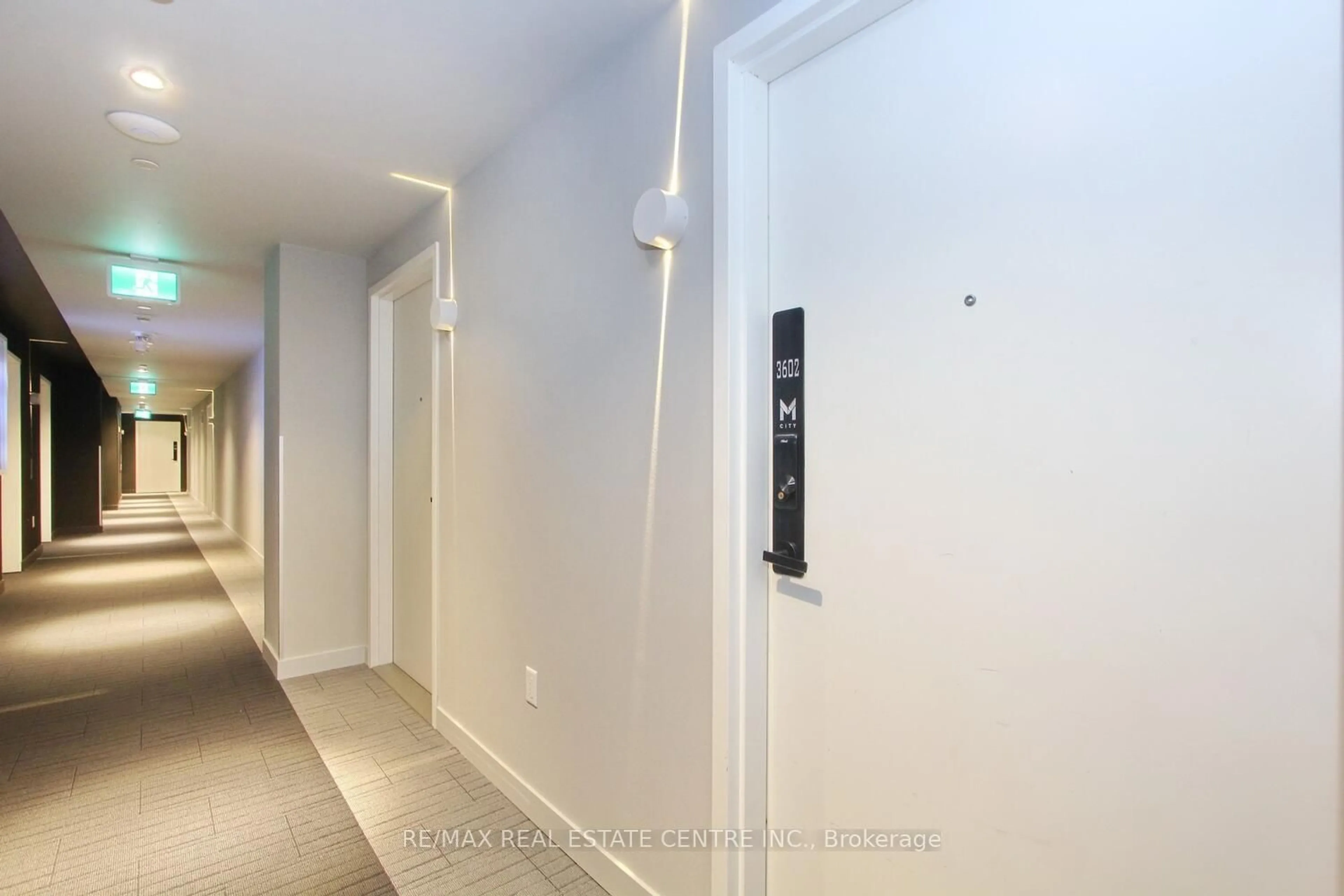 Indoor foyer for 3900 Confederation Pkwy #3602, Mississauga Ontario L5B 4M6