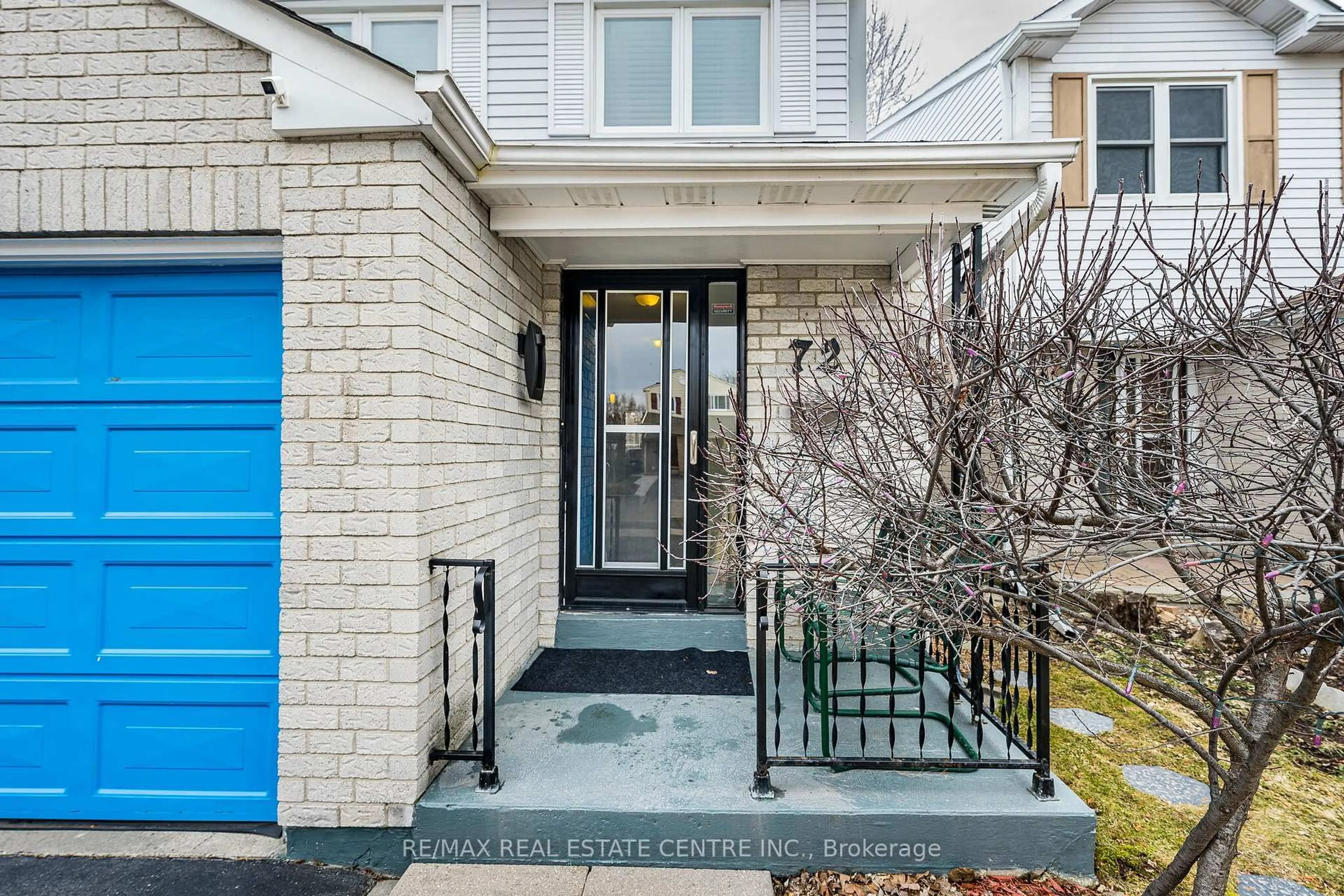 Indoor entryway for 72 Malabar Cres, Brampton Ontario L6S 3X8