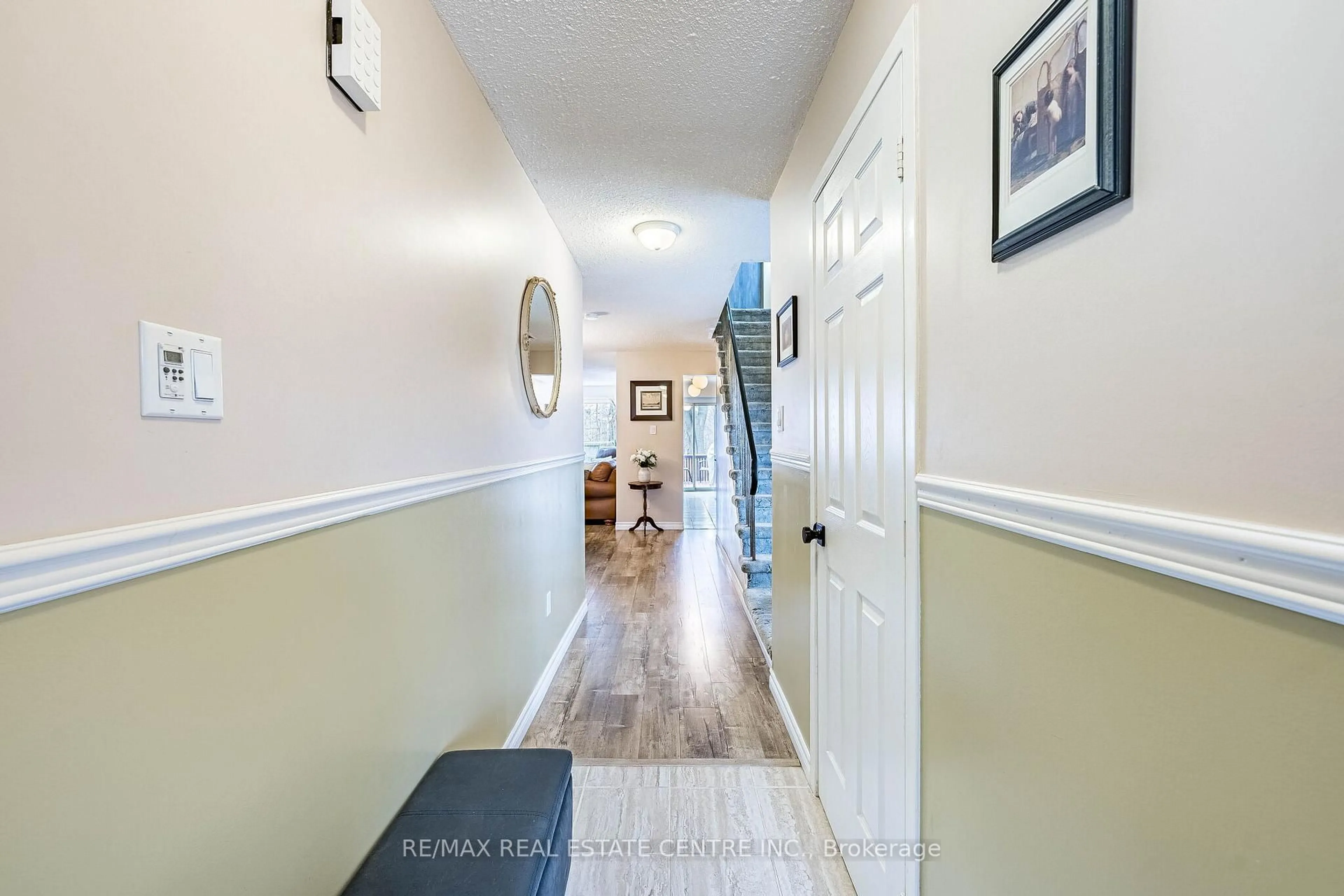 Indoor entryway for 72 Malabar Cres, Brampton Ontario L6S 3X8