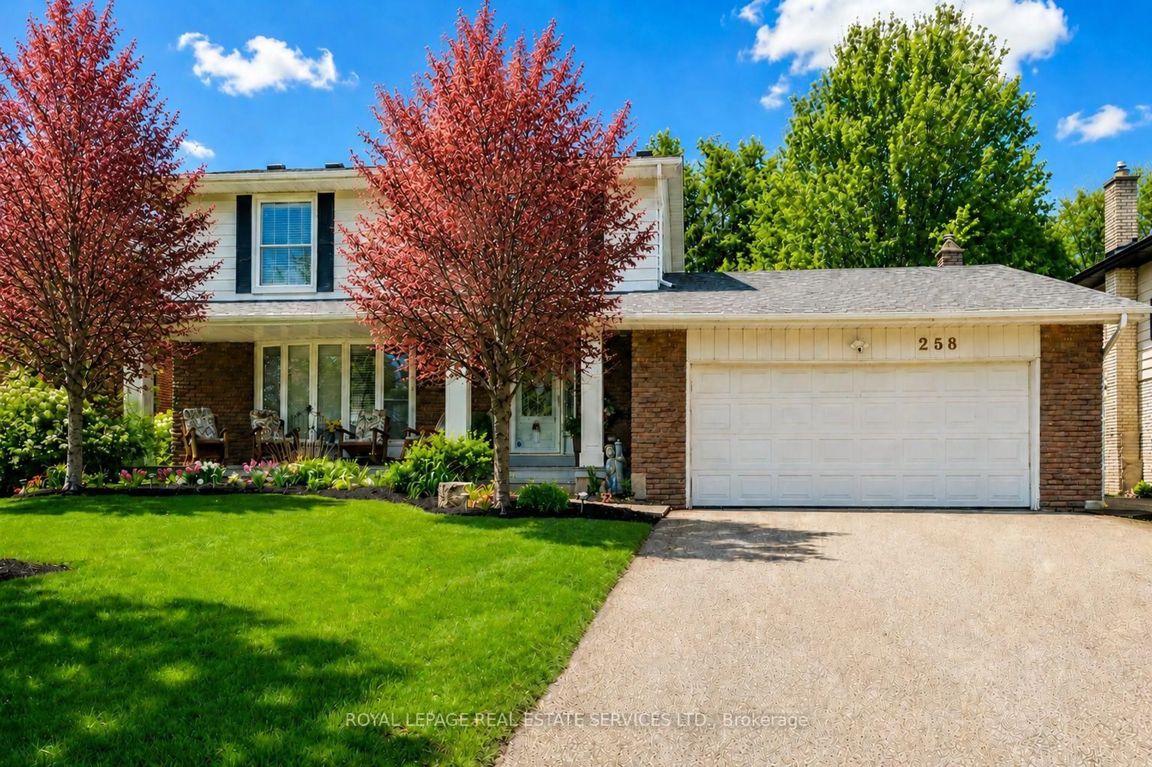 Home with vinyl exterior material, street for 258 Sunrise Cres, Oakville Ontario L6L 3L3