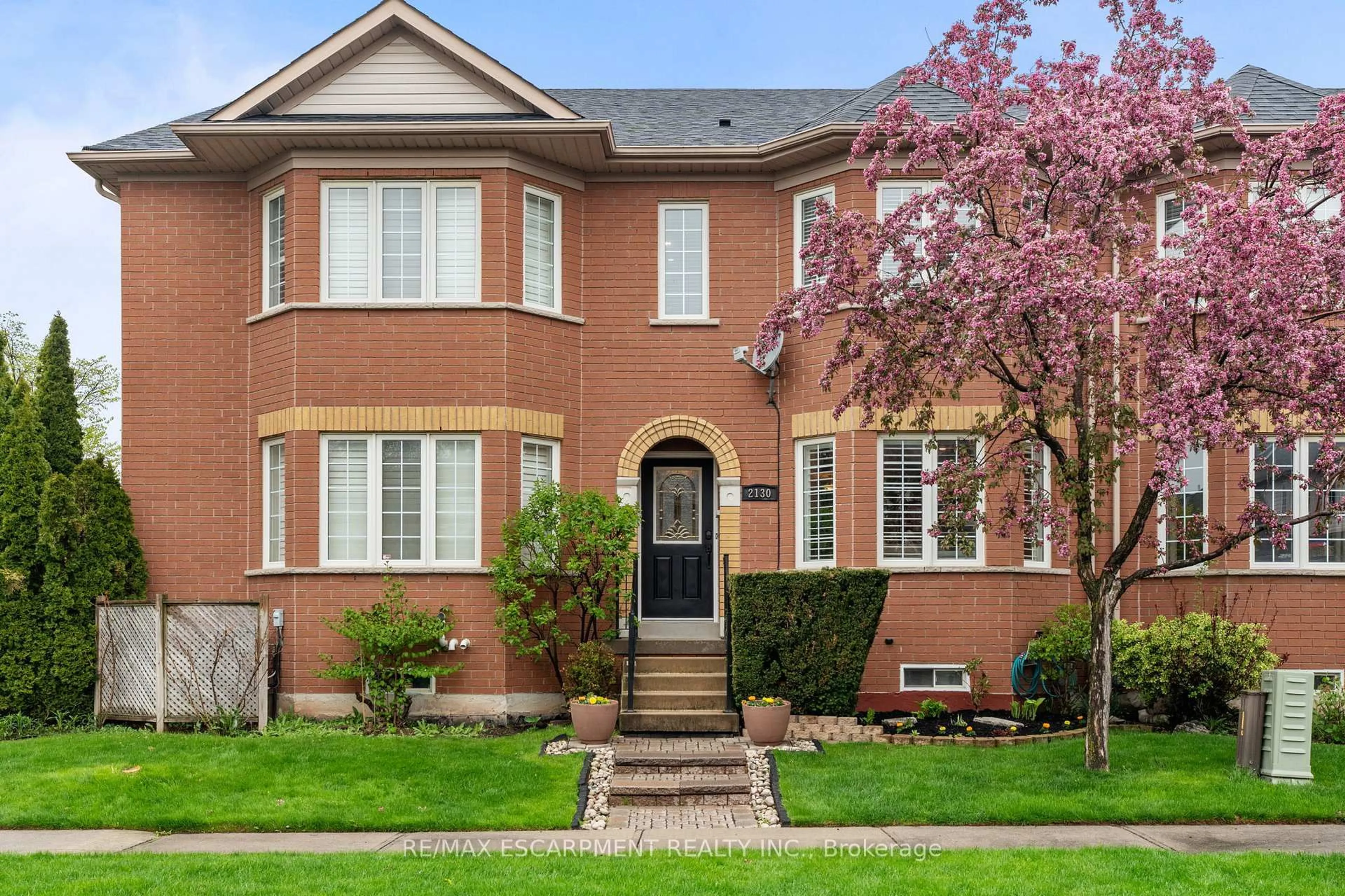 Home with brick exterior material, street for 2130 Forest Gate Park, Oakville Ontario L6M 4B4