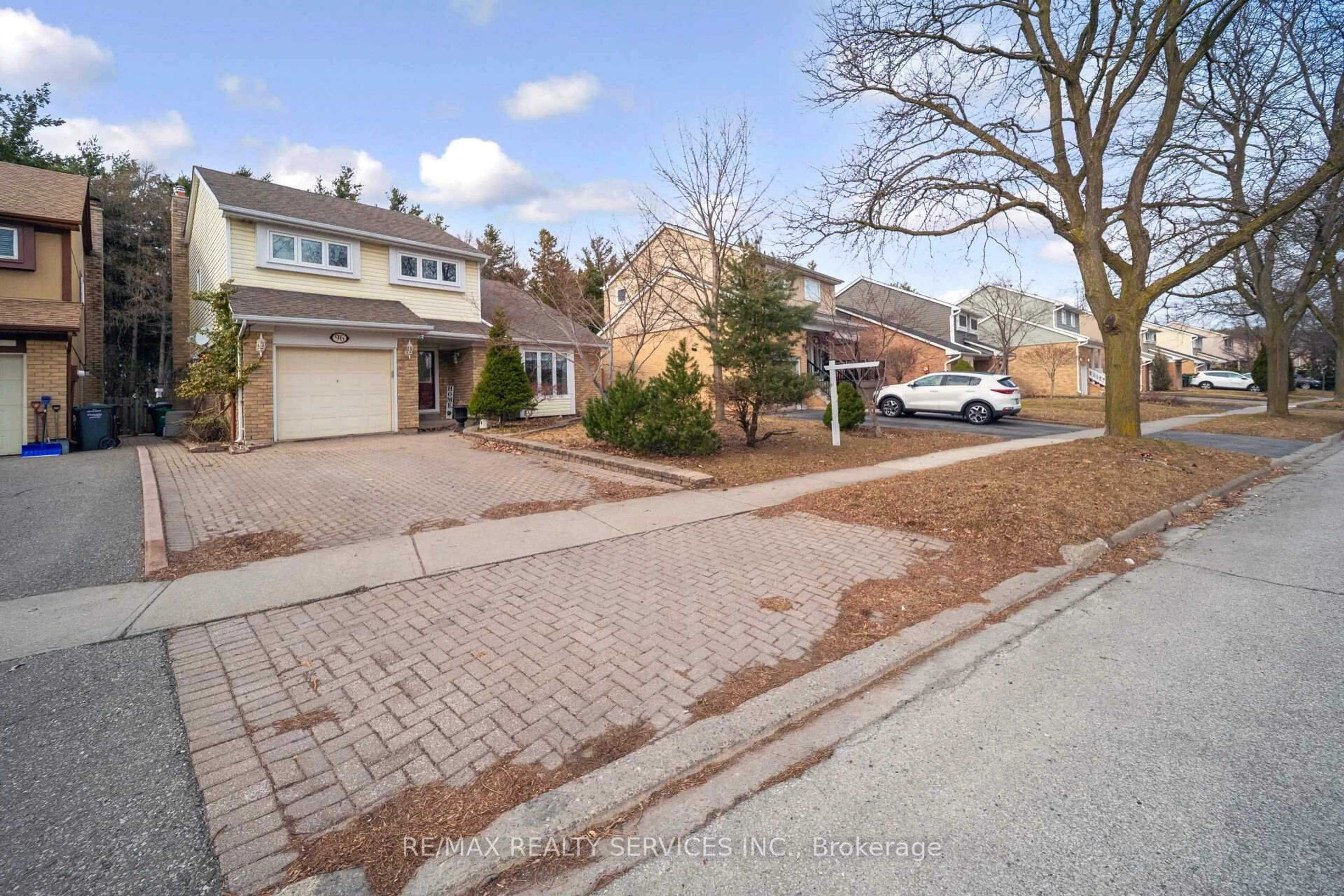 A pic from outside/outdoor area/front of a property/back of a property/a pic from drone, street for 96 Royal Palm Dr, Brampton Ontario L6Z 1P7