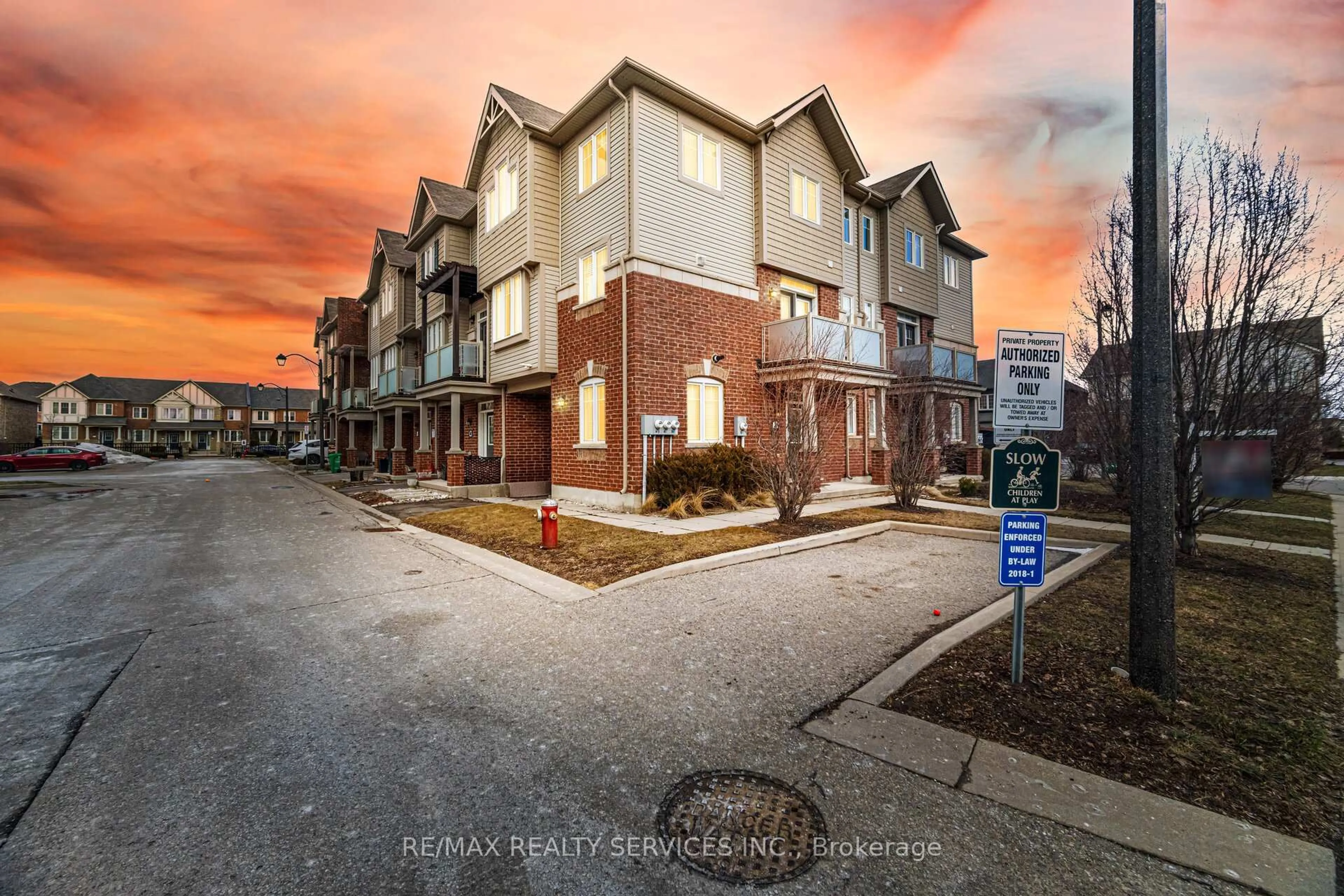 A pic from outside/outdoor area/front of a property/back of a property/a pic from drone, street for 3 Alnwick Ave, Caledon Ontario L7C 3P5