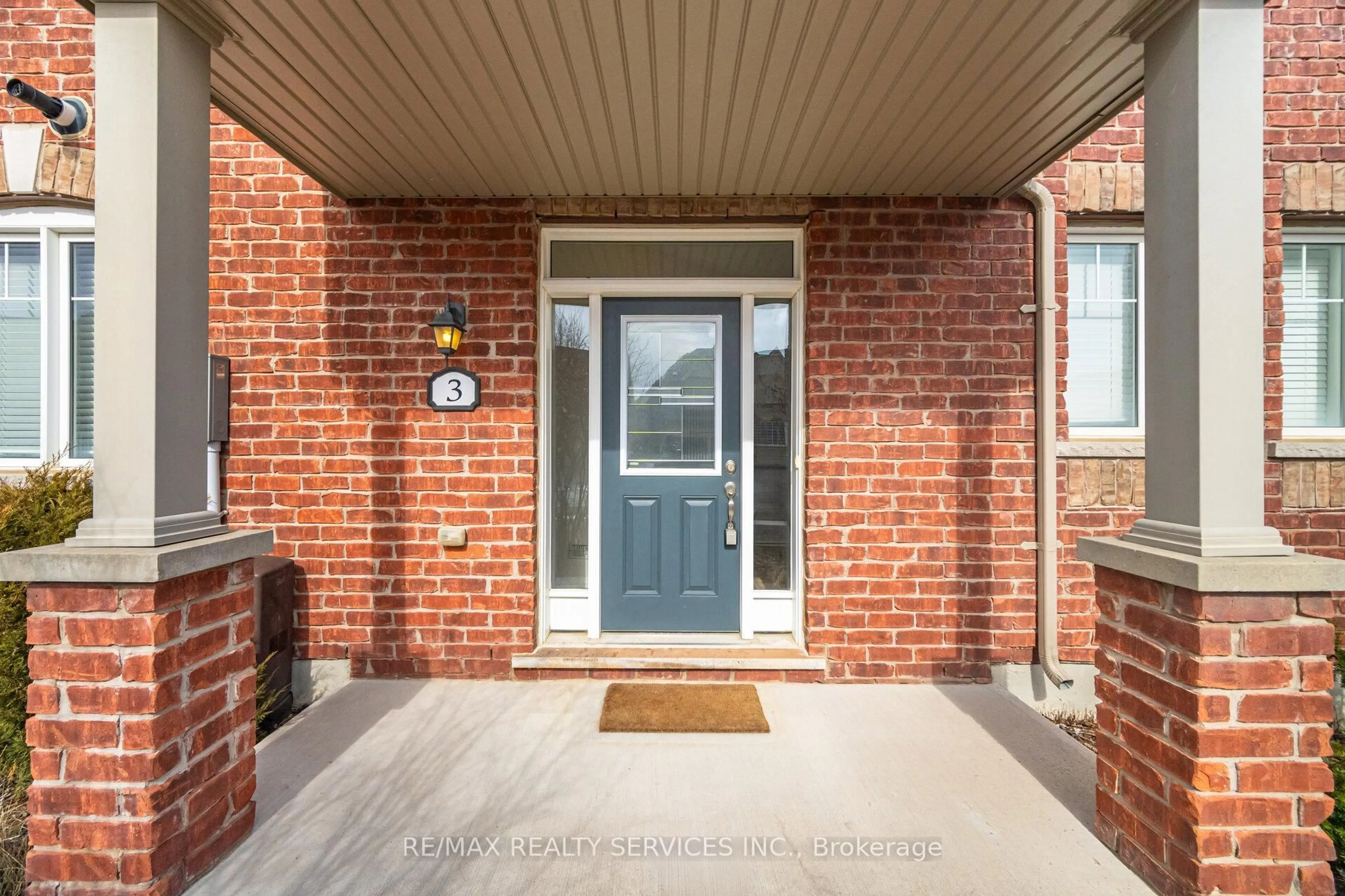 Indoor entryway for 3 Alnwick Ave, Caledon Ontario L7C 3P5