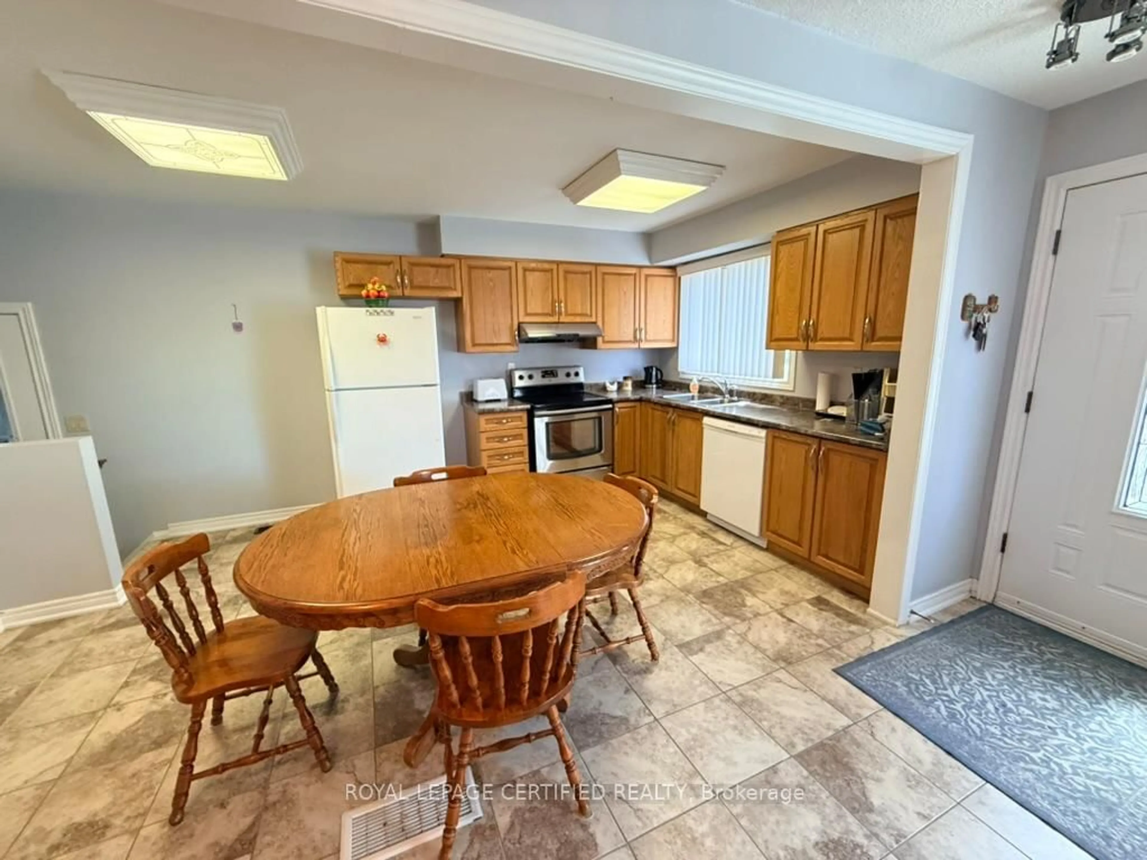 Standard kitchen, unknown for 36 Watson Cres, Brampton Ontario L6W 1E7