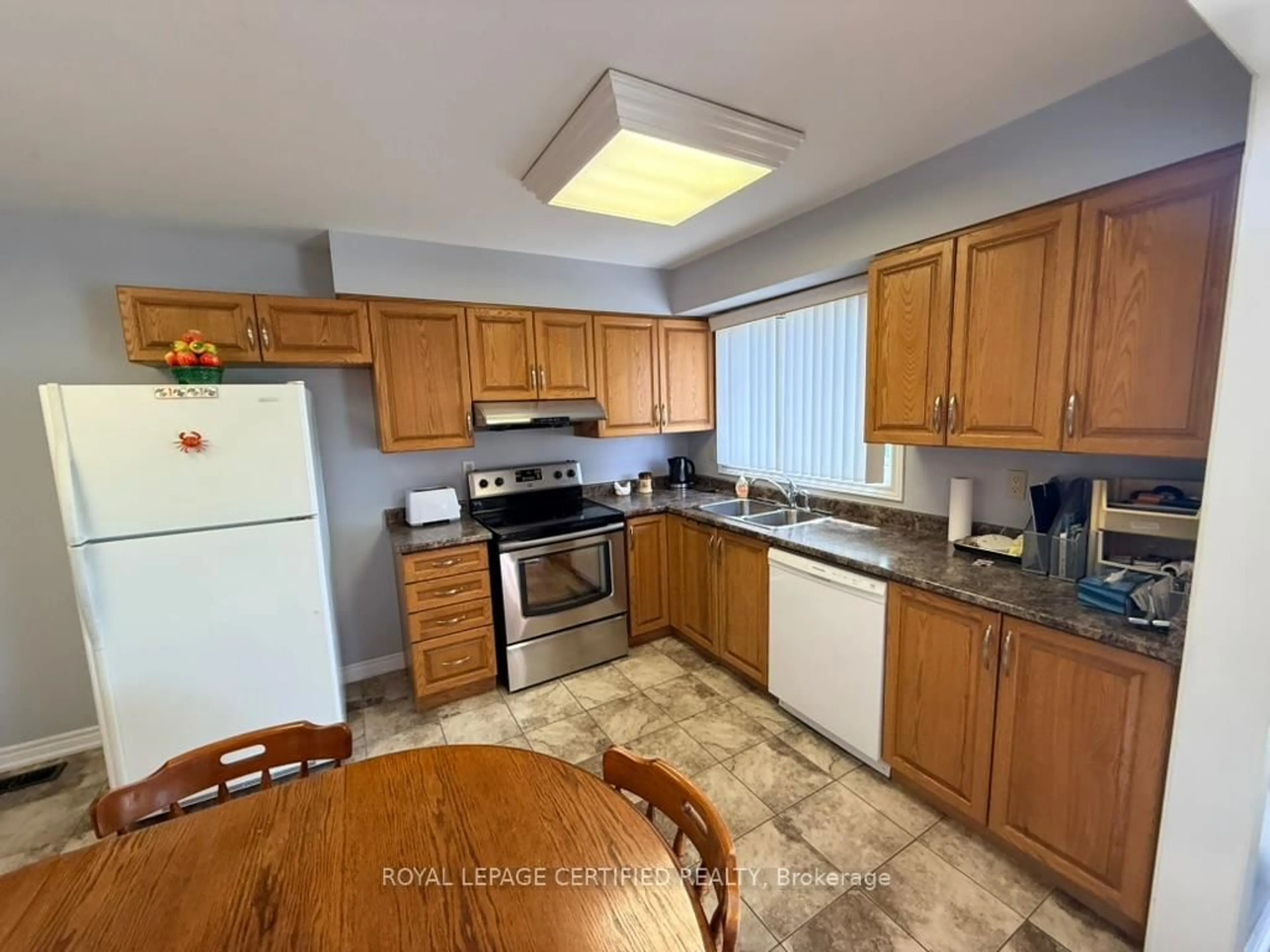 Standard kitchen, unknown for 36 Watson Cres, Brampton Ontario L6W 1E7