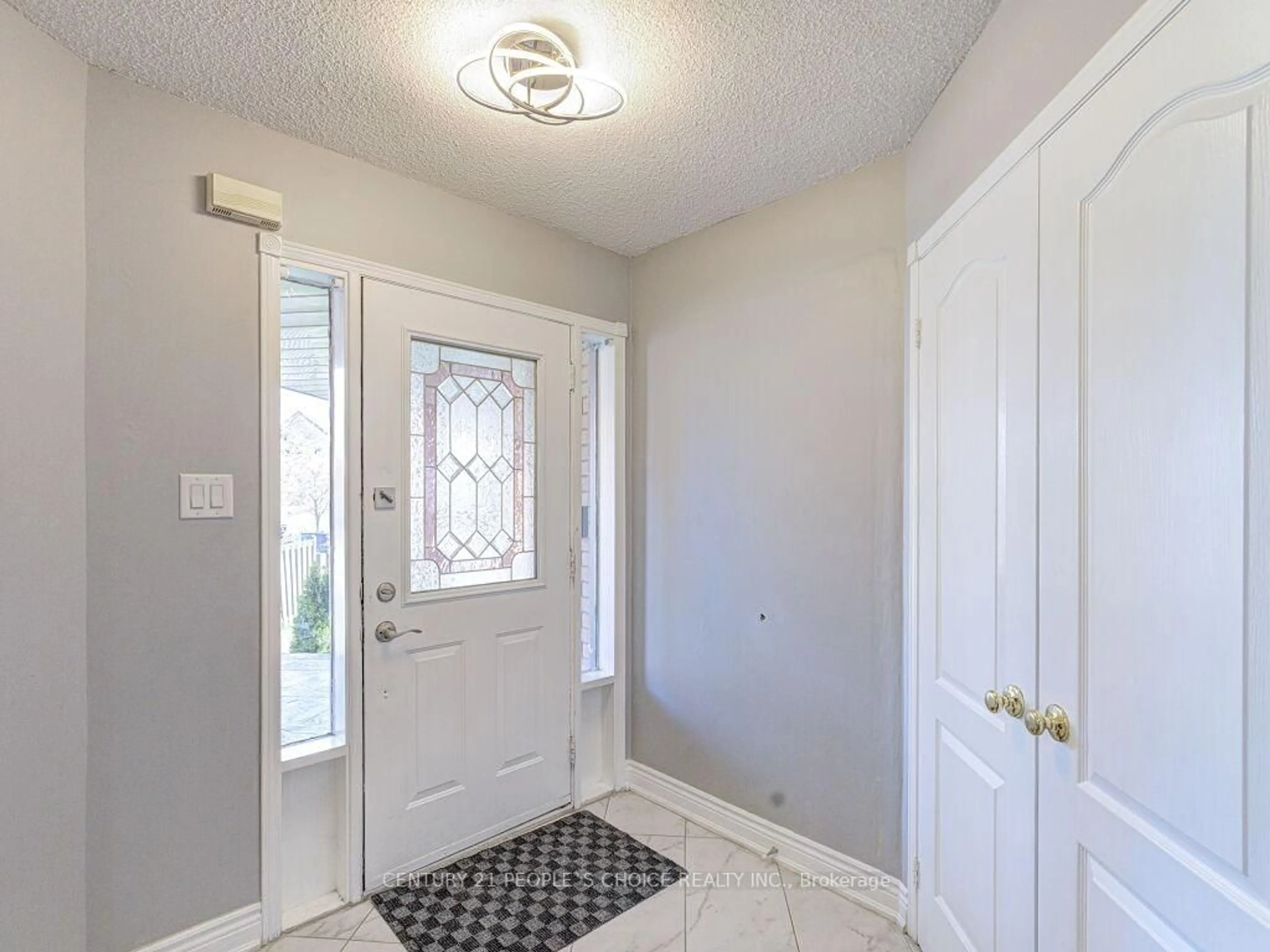 Indoor entryway for 5965 River Grove Ave, Mississauga Ontario L5M 4Z8