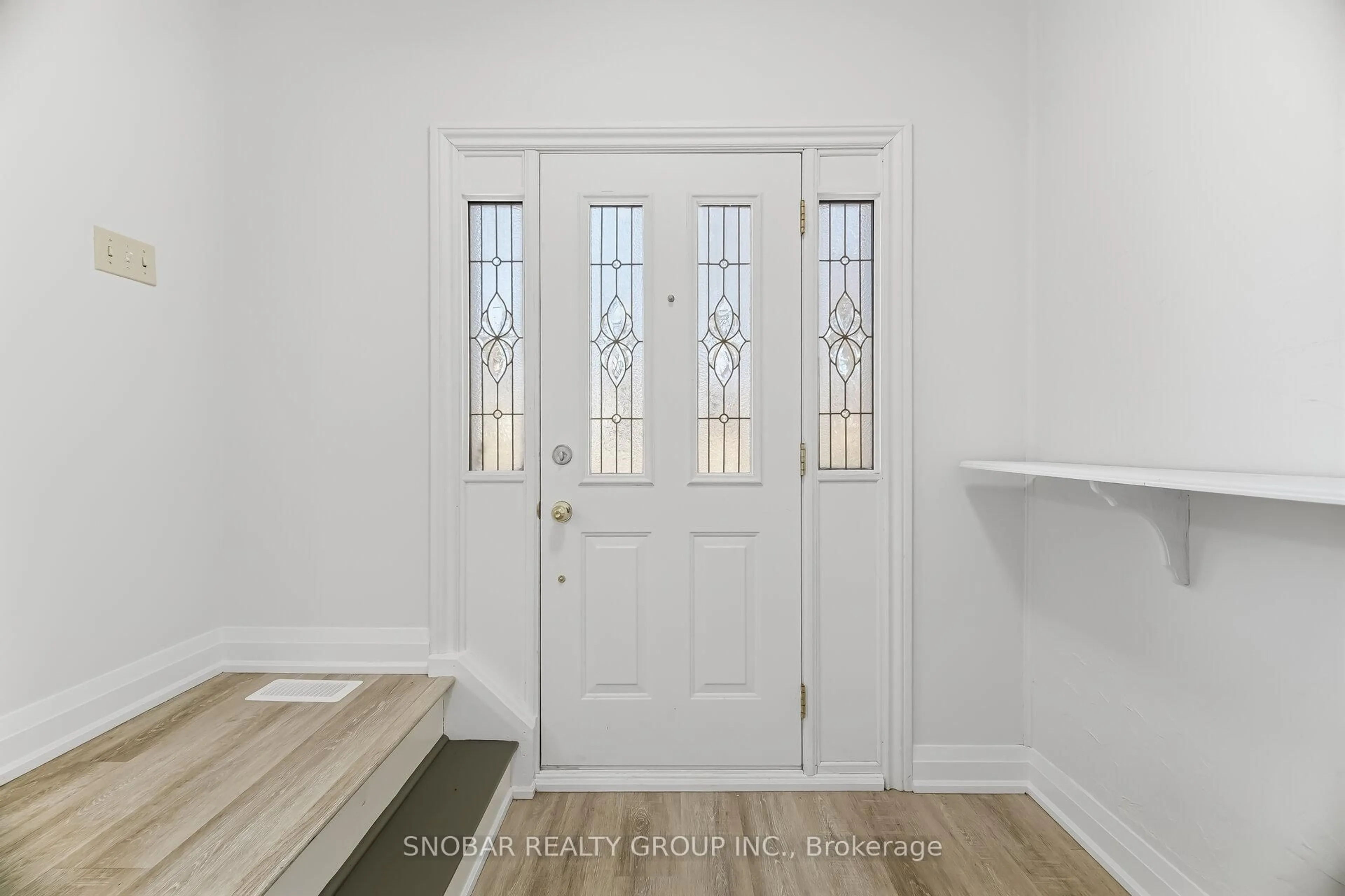 Indoor entryway for 3422 Credit Heights Dr, Mississauga Ontario L5C 2L9
