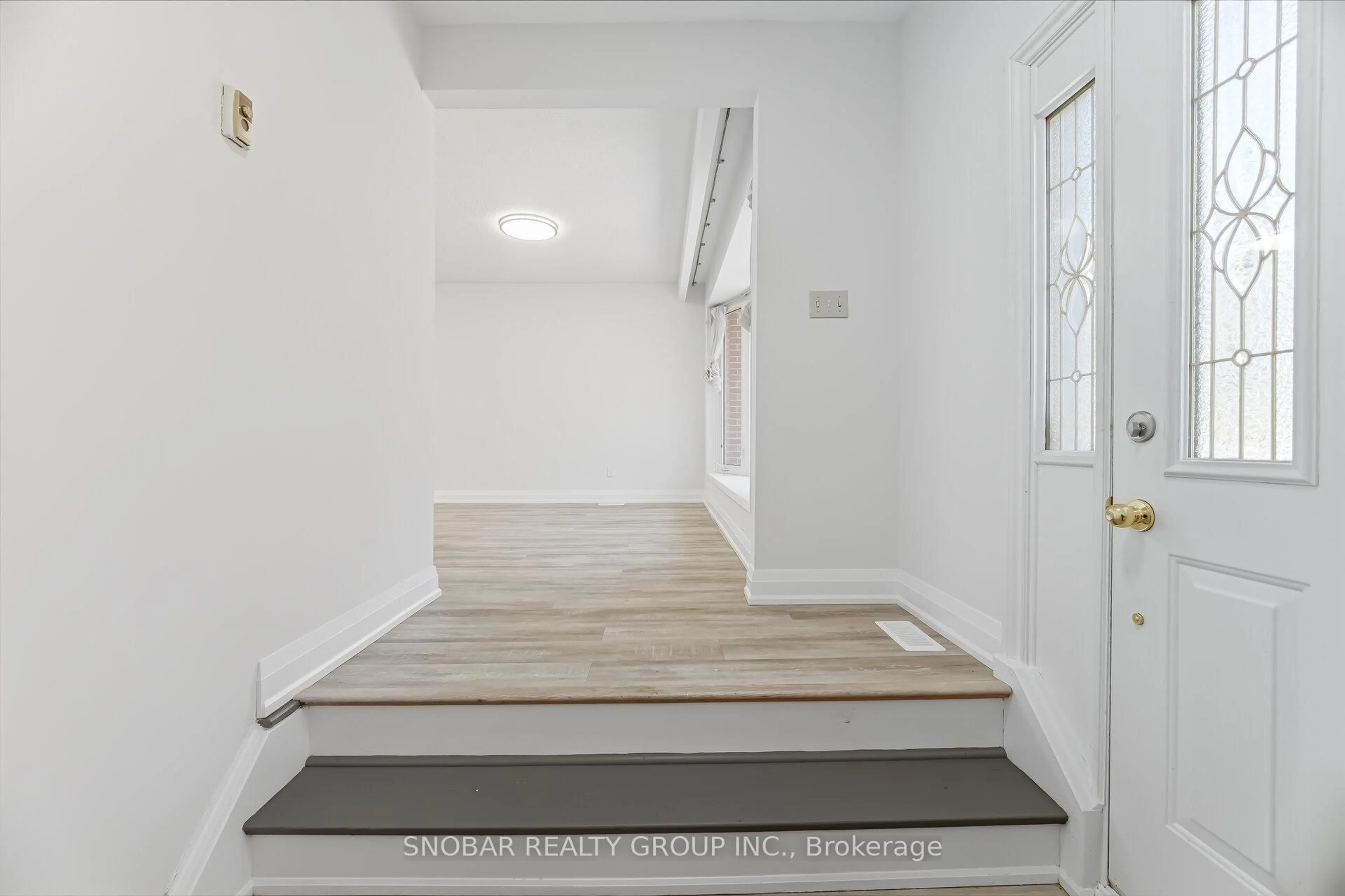 Indoor entryway for 3422 Credit Heights Dr, Mississauga Ontario L5C 2L9