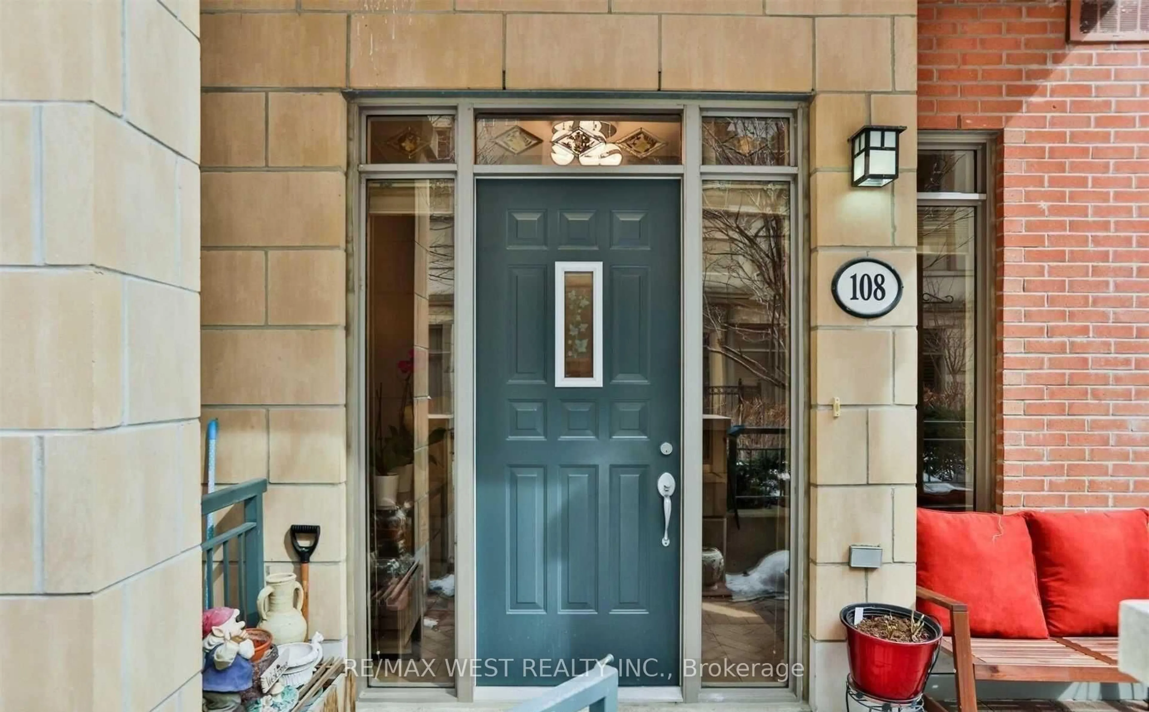 Indoor entryway for 330 Princess Royal Dr #GV-108, Mississauga Ontario L5B 4M8