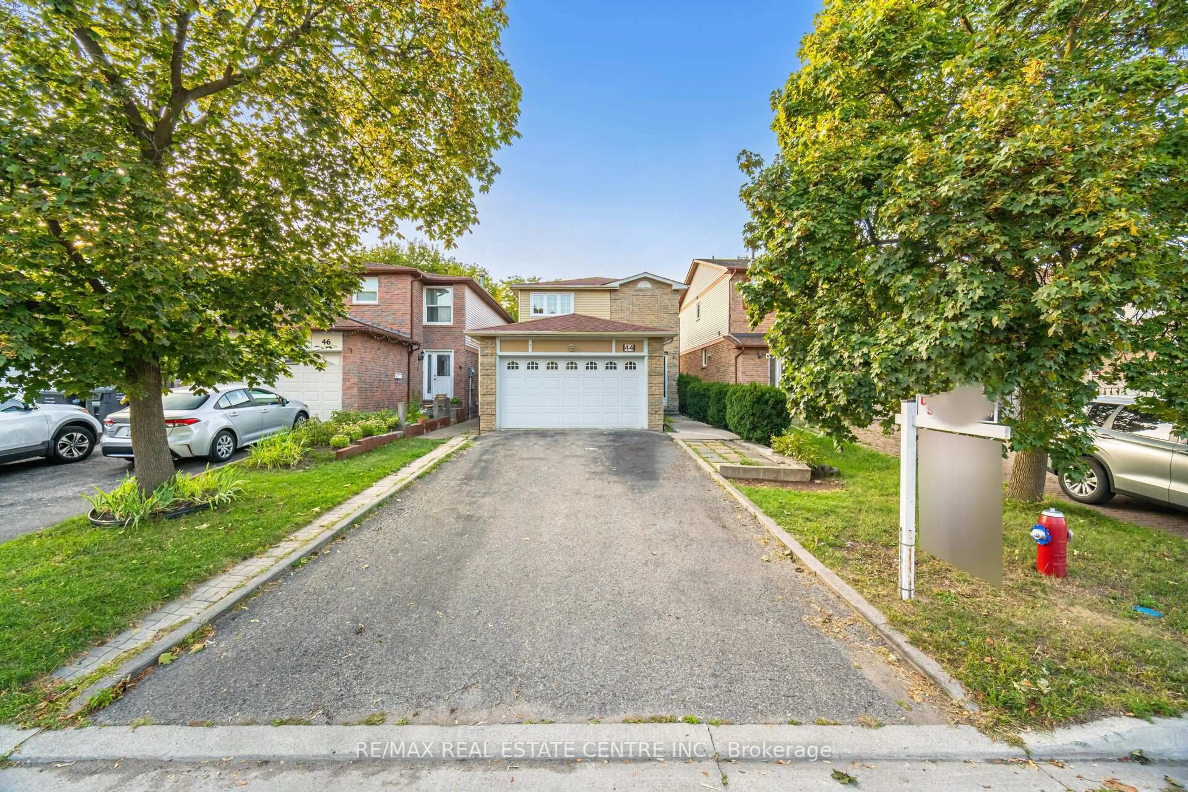 A pic from outside/outdoor area/front of a property/back of a property/a pic from drone, street for 44 Abelard Ave, Brampton Ontario L6Y 2K8