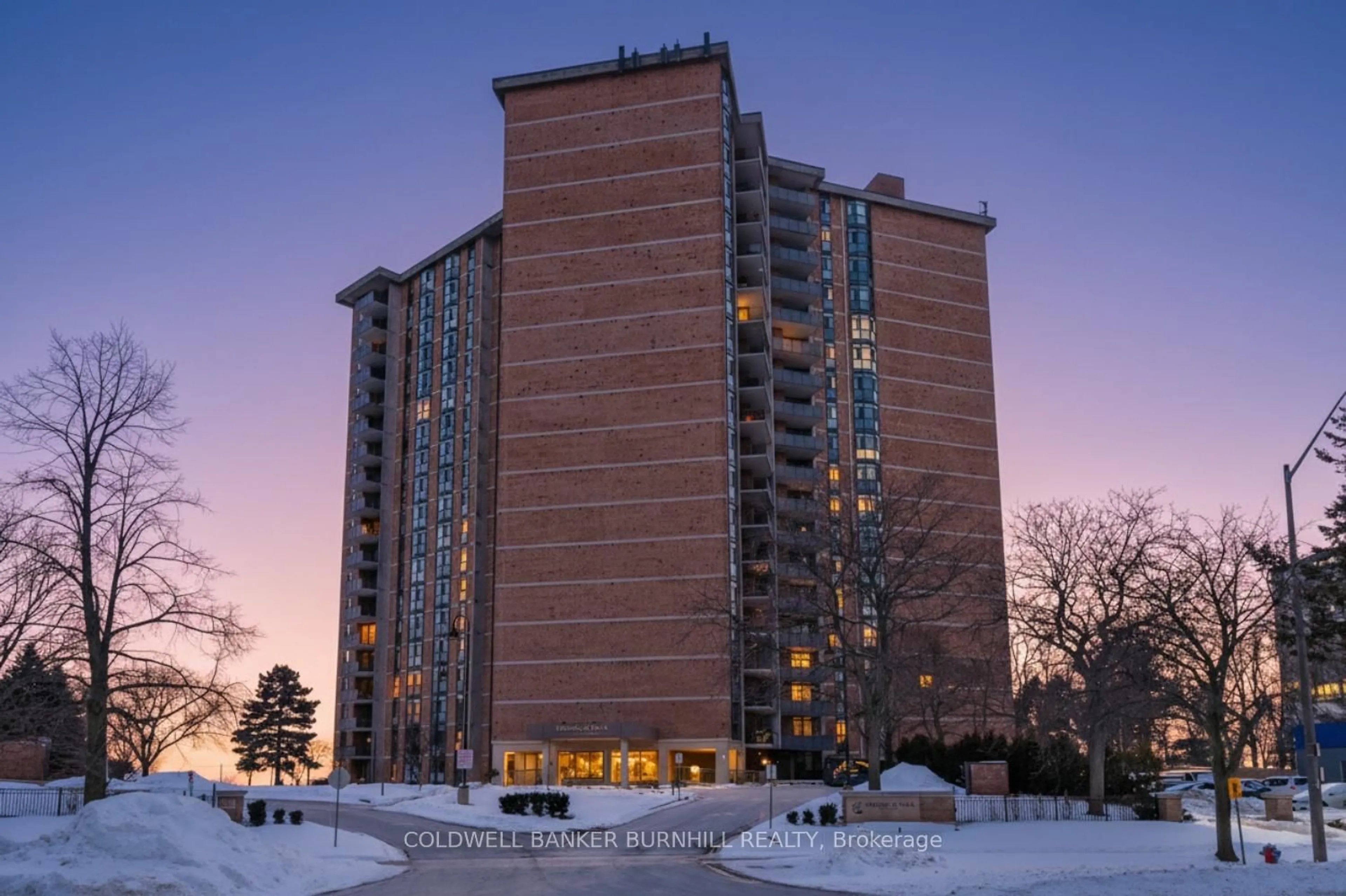Indoor foyer for 5250 Lakeshore Rd #1708, Burlington Ontario L7L 5L2