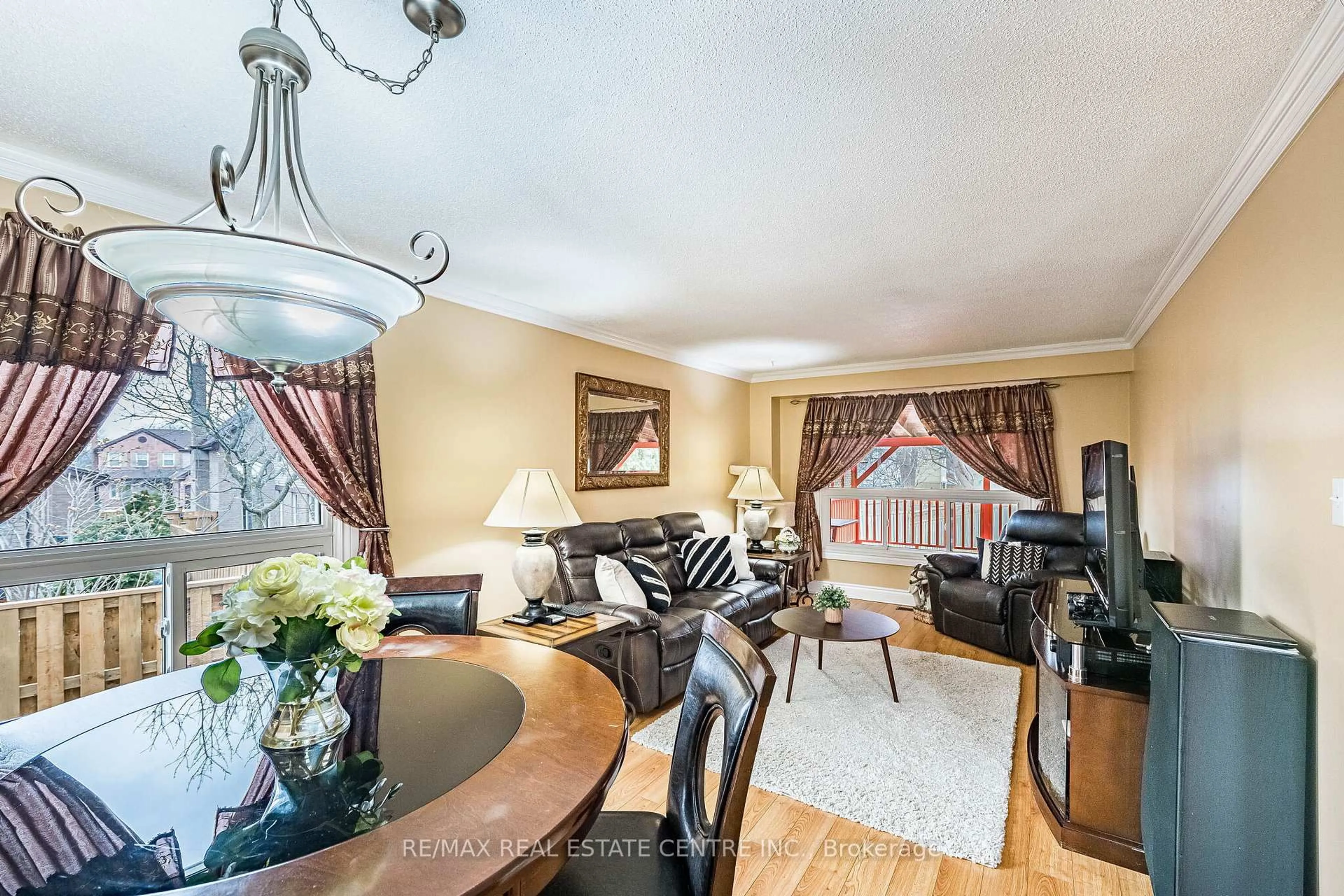 Dining room, wood/laminate floor for 1 Northgate Blvd, Brampton Ontario L6S 4G6