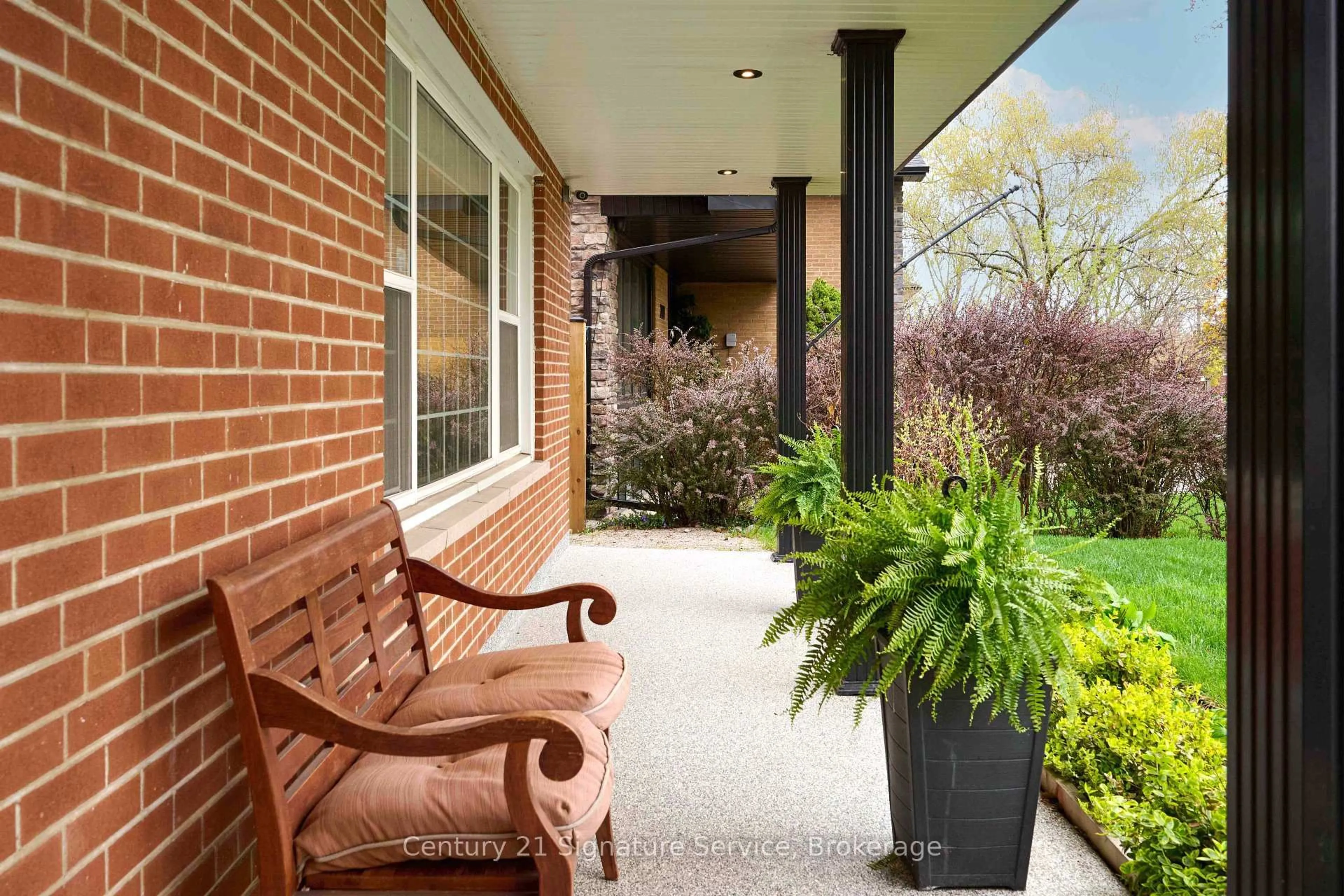 Patio, street for 2235 Denise Rd, Mississauga Ontario L4X 1J2