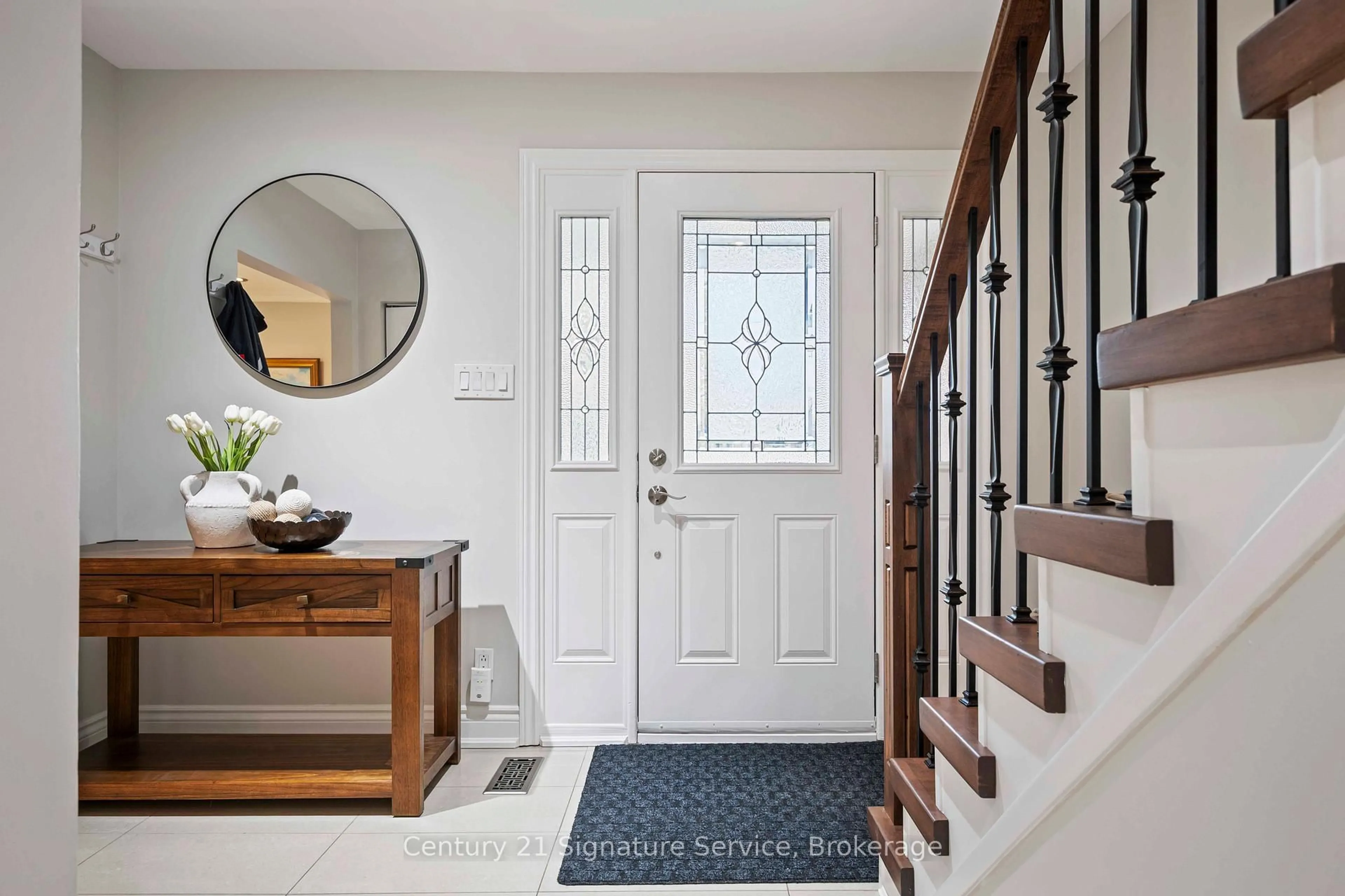 Indoor entryway for 2235 Denise Rd, Mississauga Ontario L4X 1J2