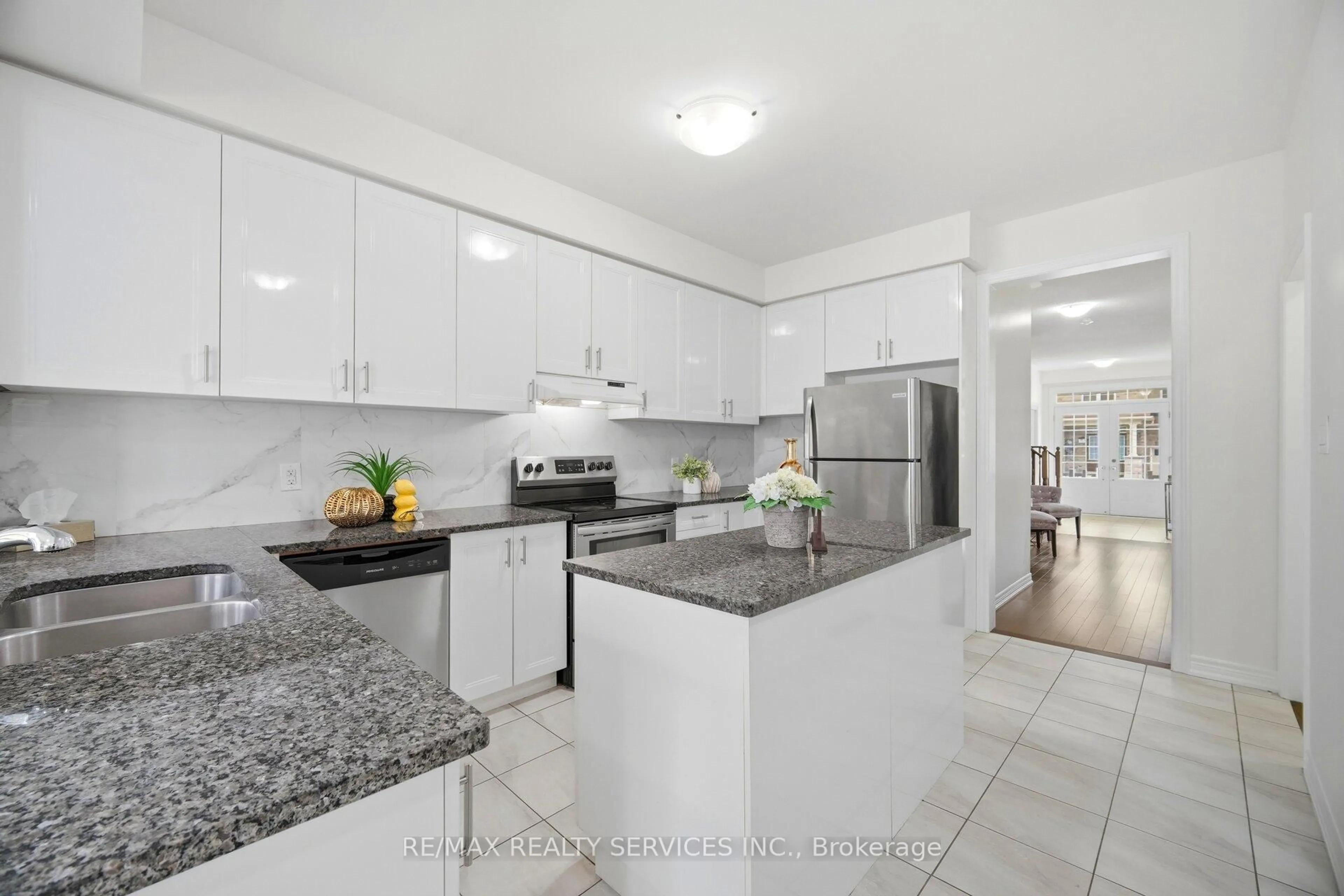Standard kitchen, ceramic/tile floor for 8 Oleary Rd, Brampton Ontario L7A 4W9