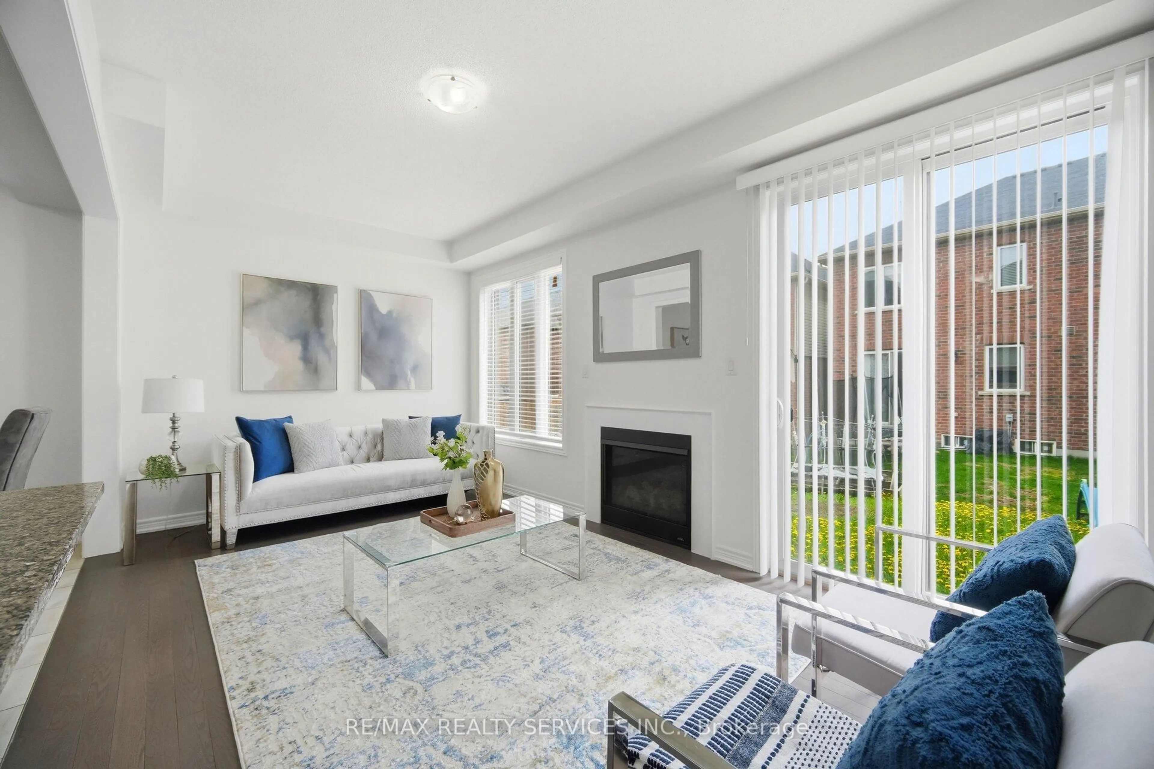 Living room with furniture, unknown for 8 Oleary Rd, Brampton Ontario L7A 4W9
