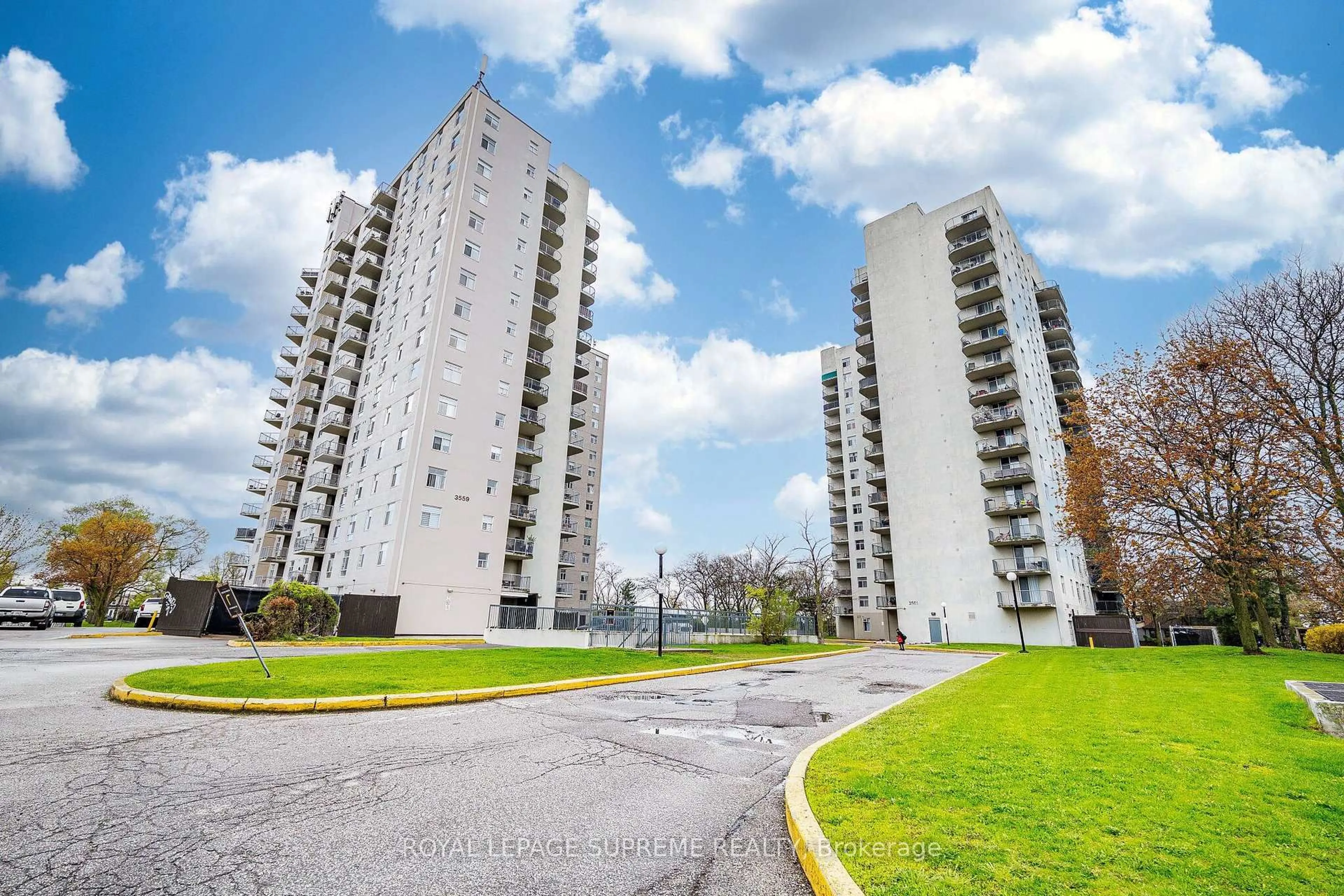 Unknown for 3559 Eglinton Ave #409, Toronto Ontario M6M 5C6
