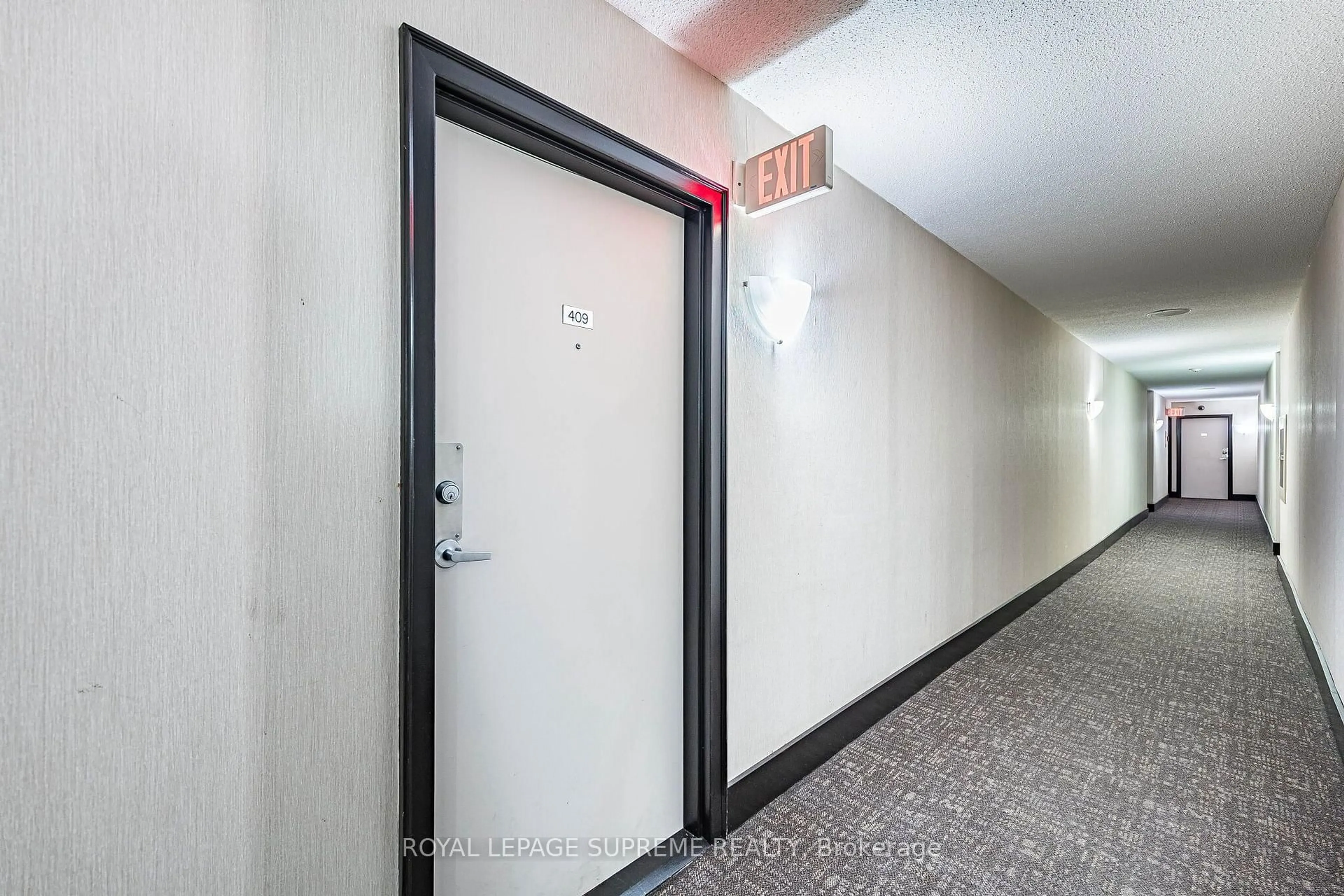 Indoor foyer for 3559 Eglinton Ave #409, Toronto Ontario M6M 5C6