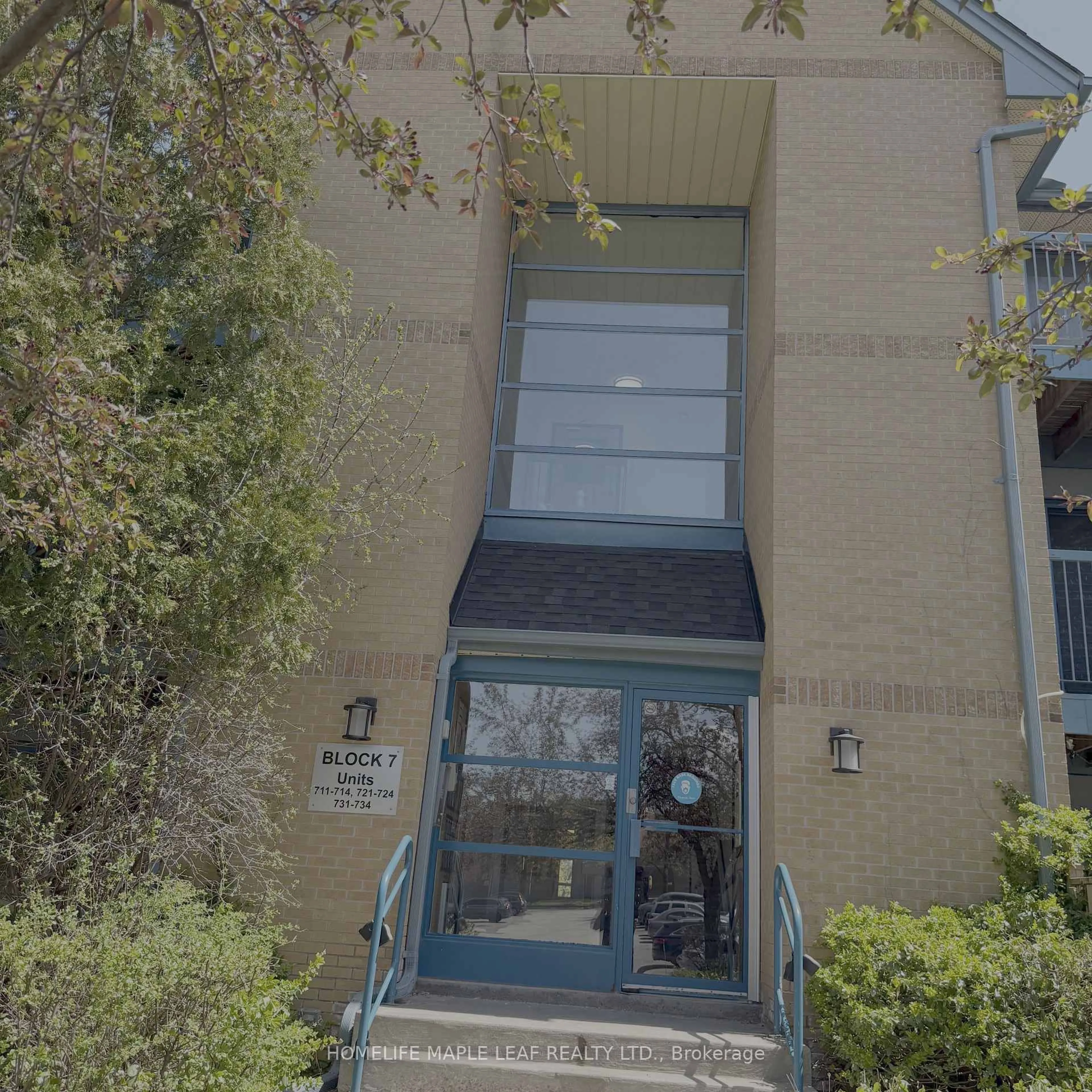 Indoor foyer for 95 Trailwood Dr #713, Mississauga Ontario L4Z 3L2