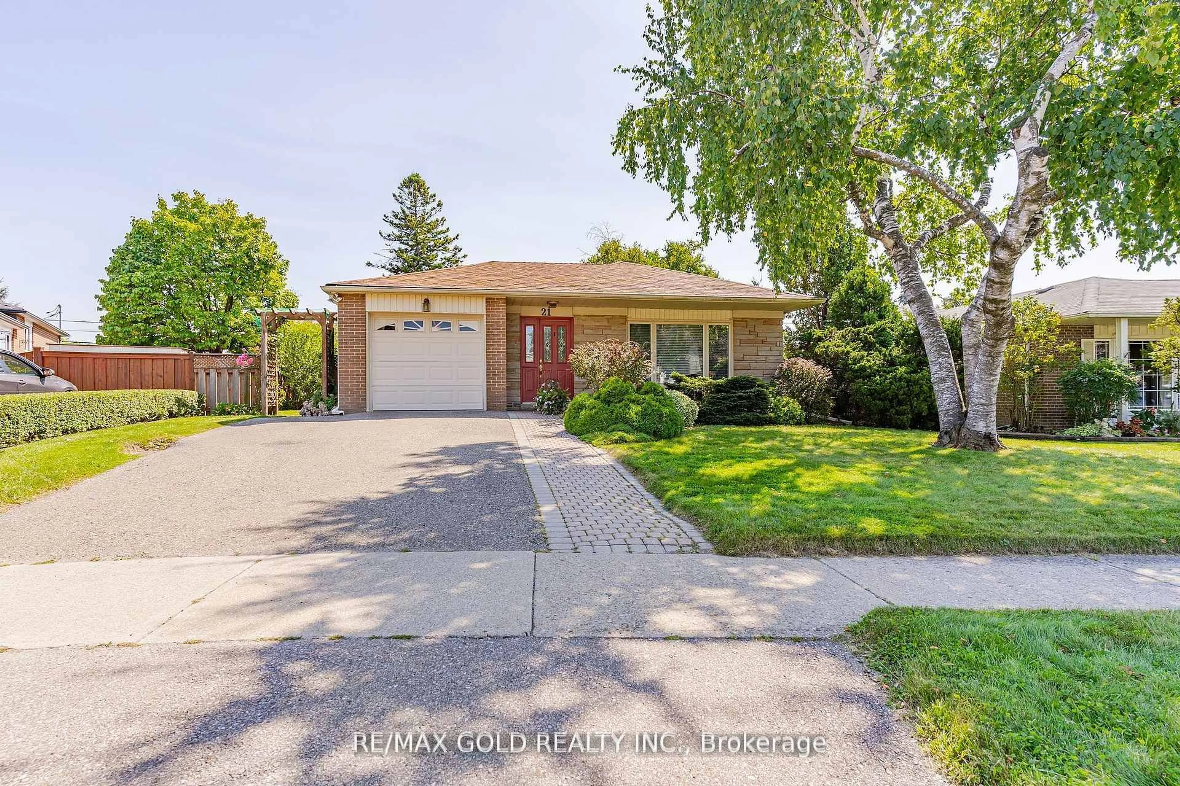 Home with brick exterior material, street for 21 Aberdeen Cres, Brampton Ontario L6T 2P8