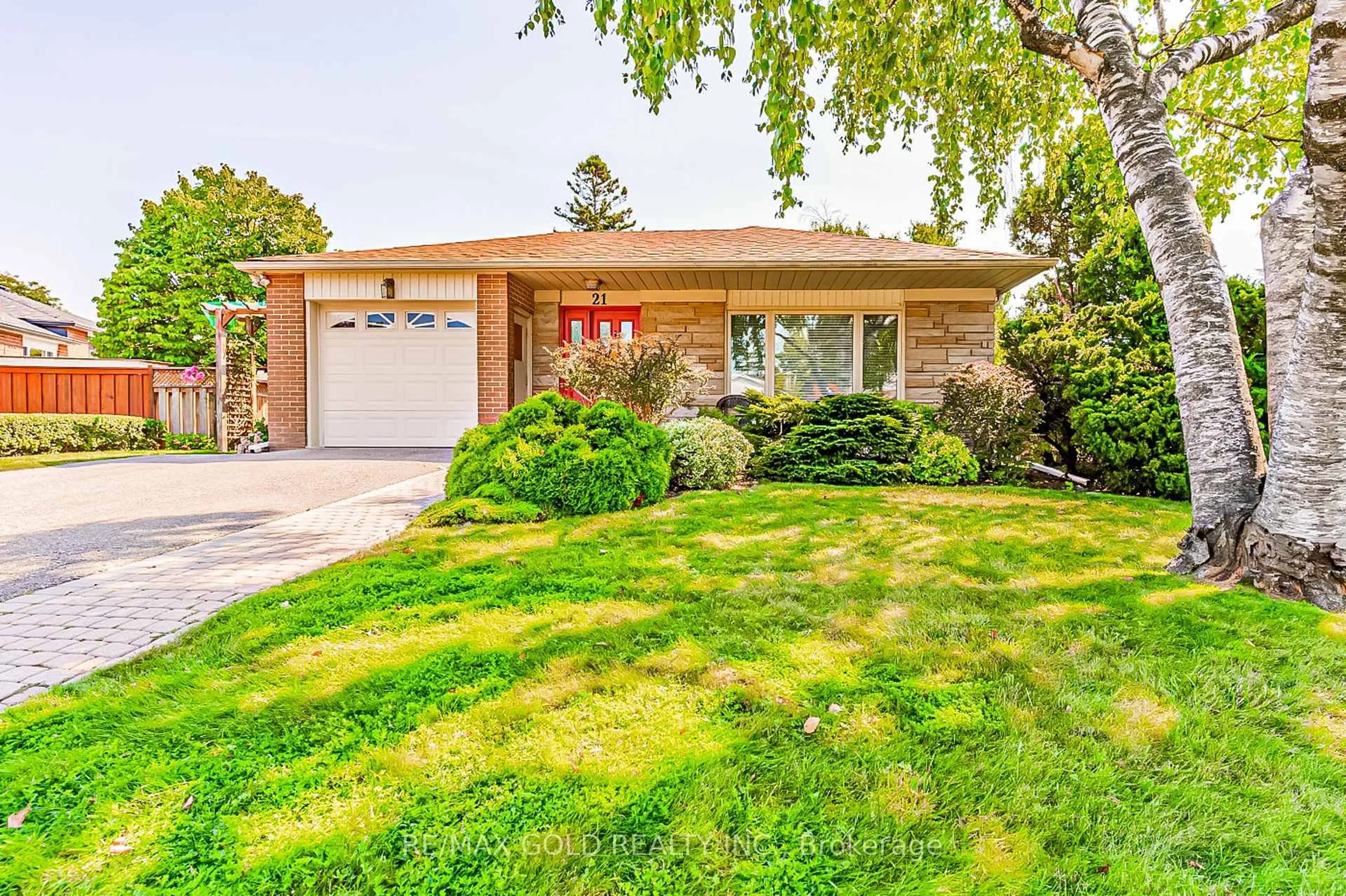 Home with brick exterior material, street for 21 Aberdeen Cres, Brampton Ontario L6T 2P8
