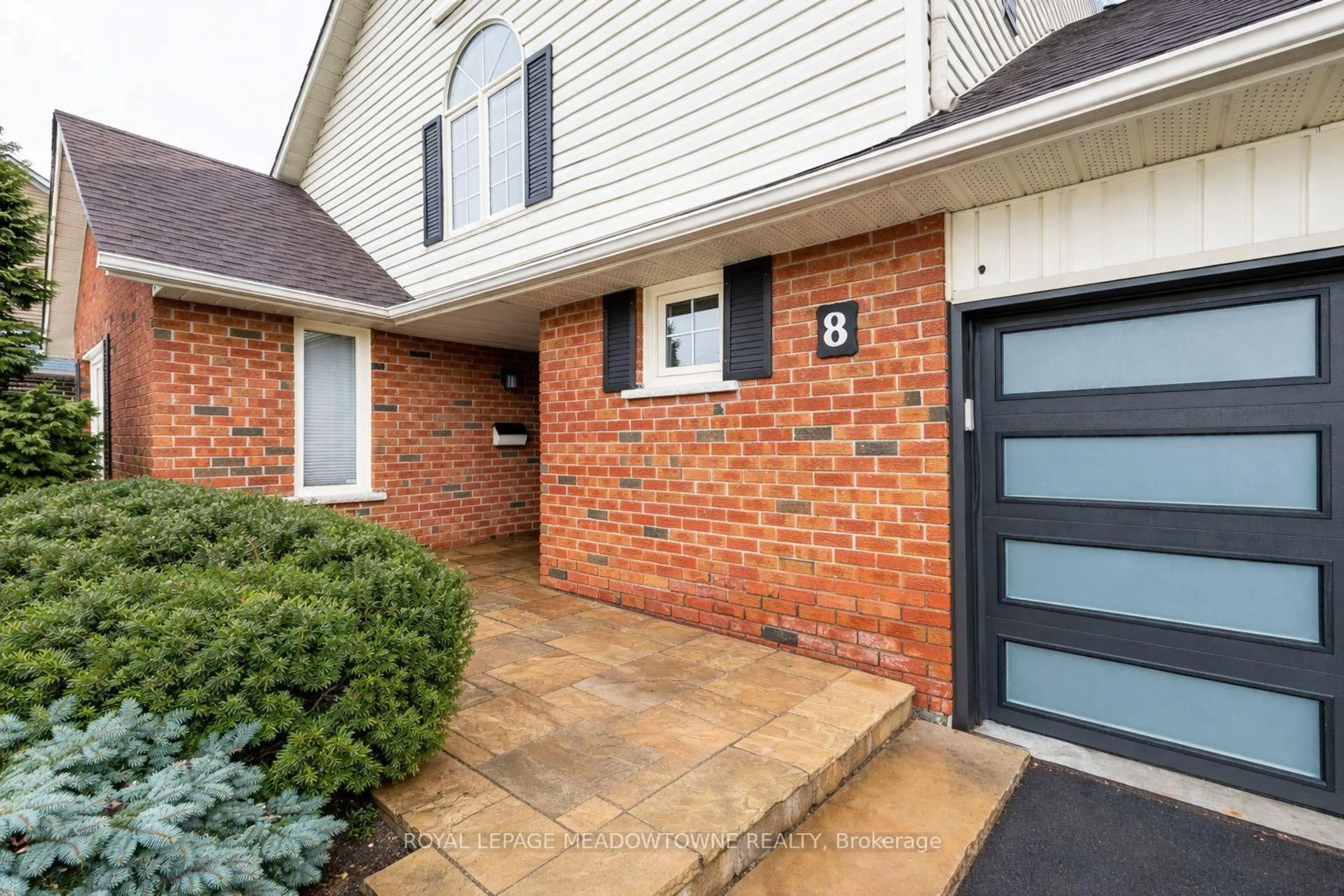 Home with brick exterior material, street for 8 Wadsworth Circ, Brampton Ontario L6Z 1W7