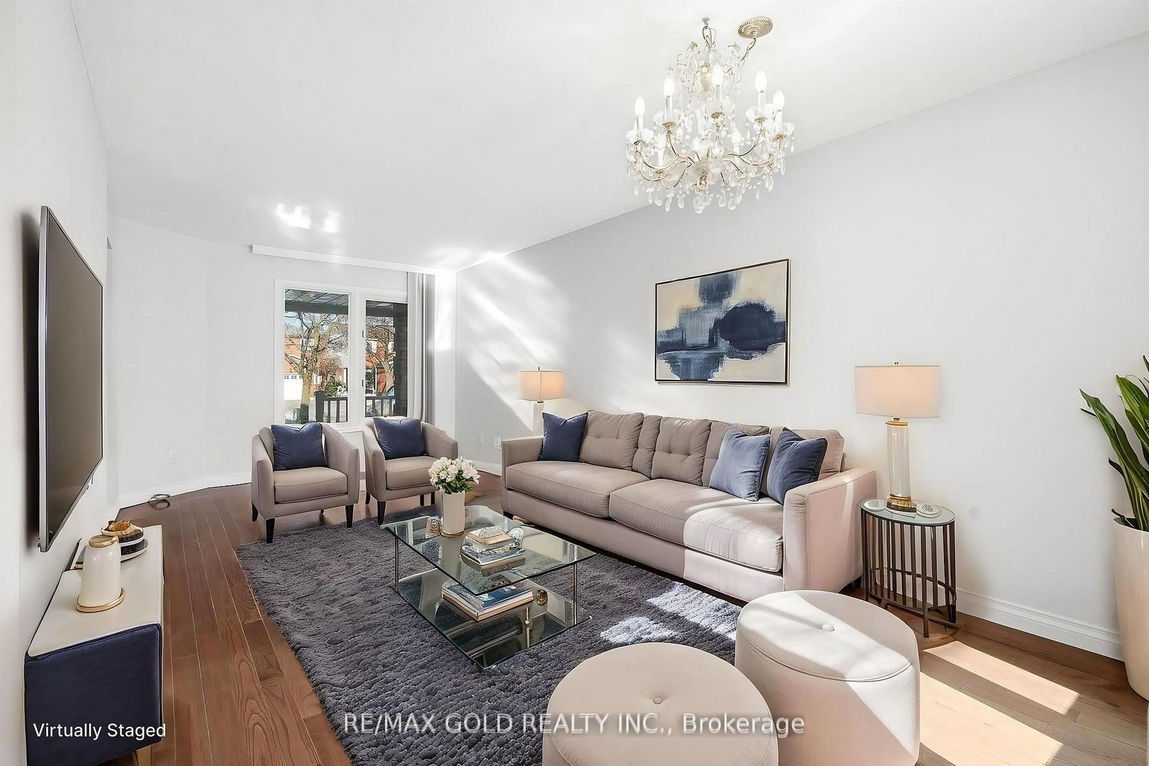 Living room with furniture, unknown for 4334 Lee Dr, Mississauga Ontario L4W 4A8