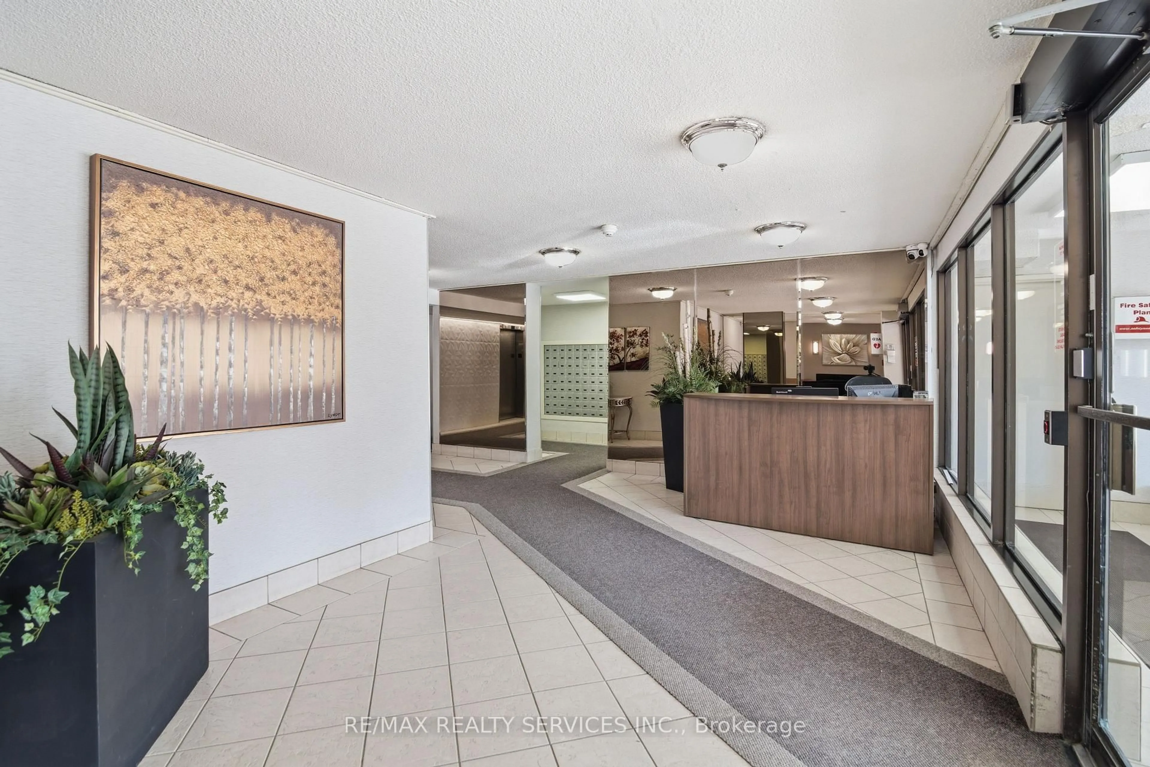 Lobby for 18 Knightsbridge Rd #304, Brampton Ontario L6T 3X5