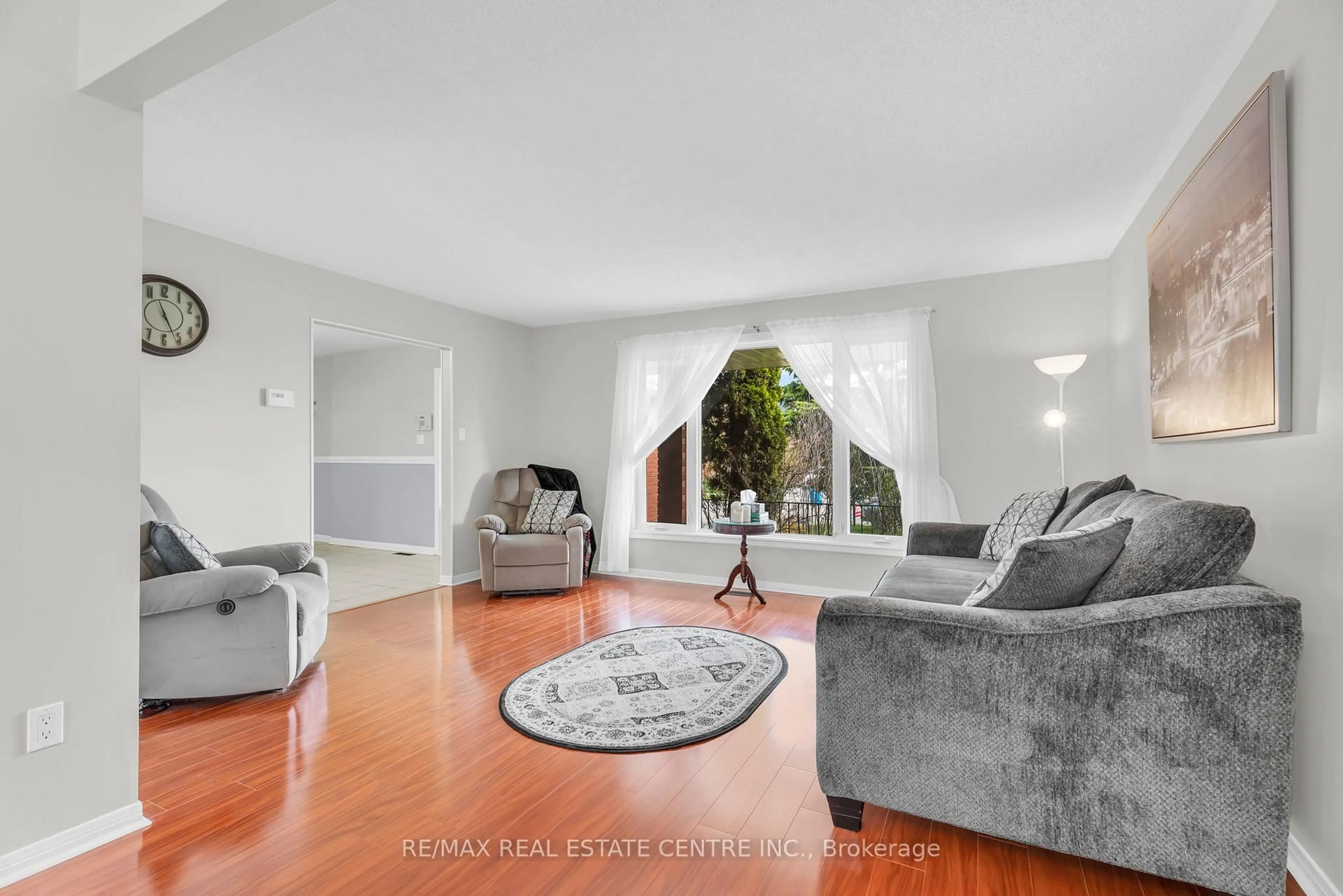 Living room with furniture, unknown for 255 Kensington Pl, Orangeville Ontario L9W 4G8