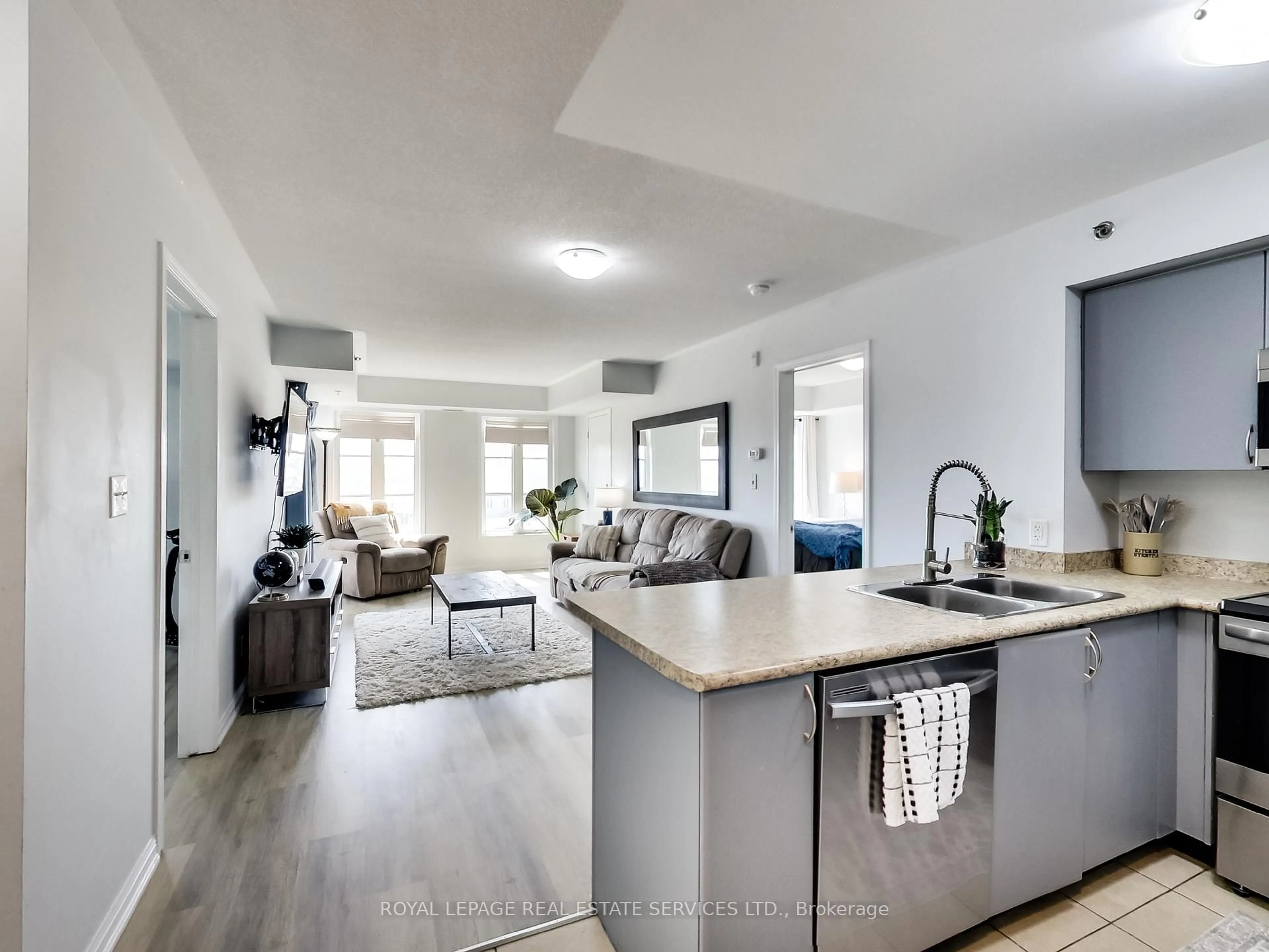Open concept kitchen, unknown for 3060 Rotary Way #221, Burlington Ontario L7M 0G9