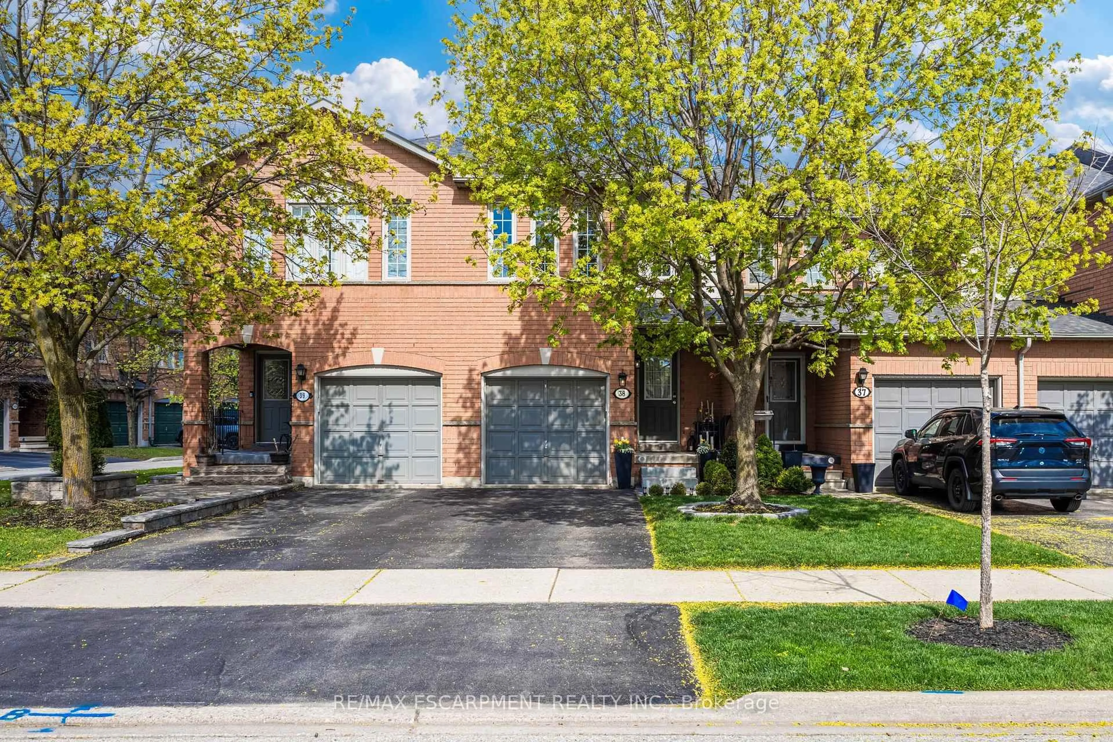 Home with brick exterior material, street for 5555 Prince William Dr #38, Burlington Ontario L7L 6P2
