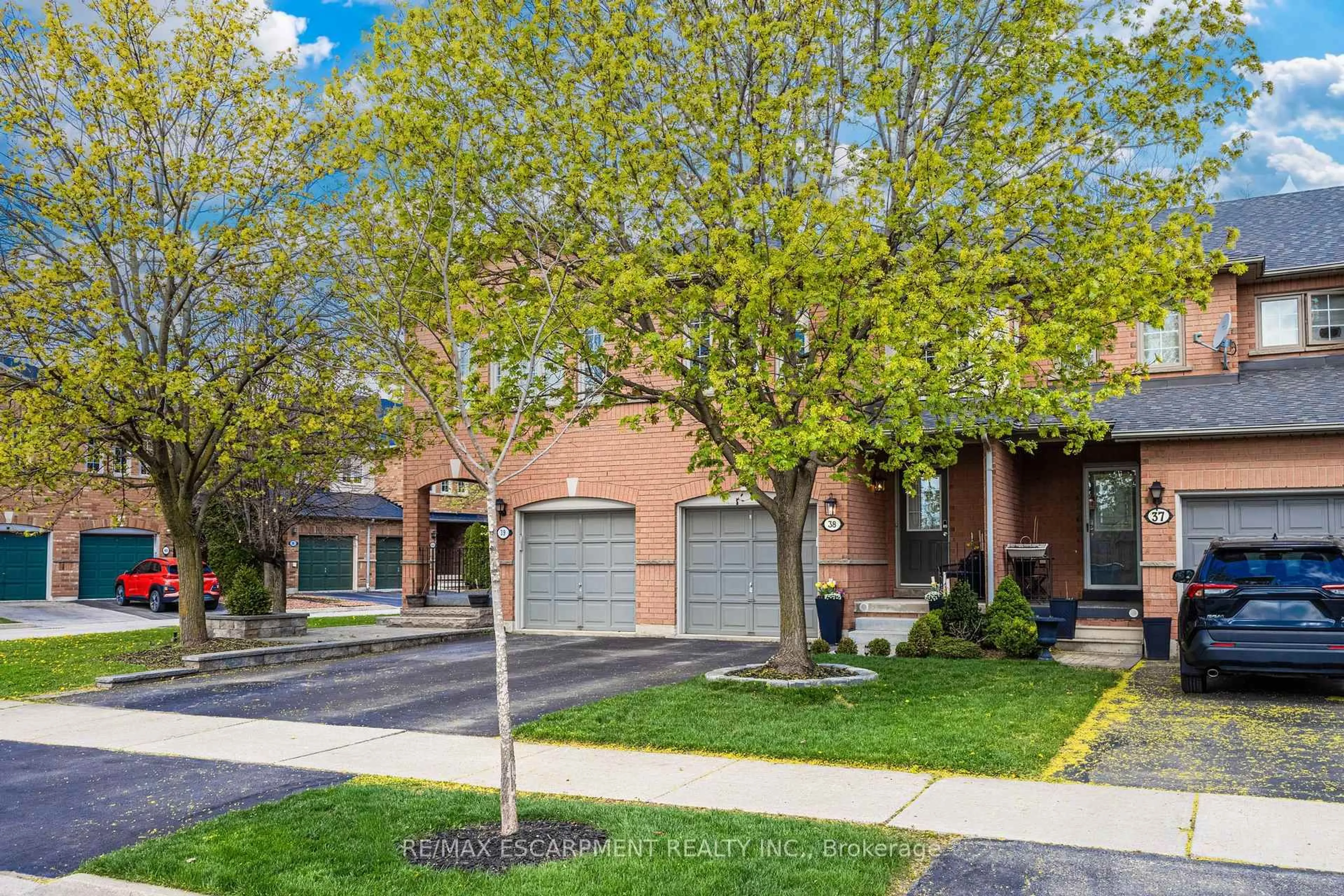Home with brick exterior material, street for 5555 Prince William Dr #38, Burlington Ontario L7L 6P2