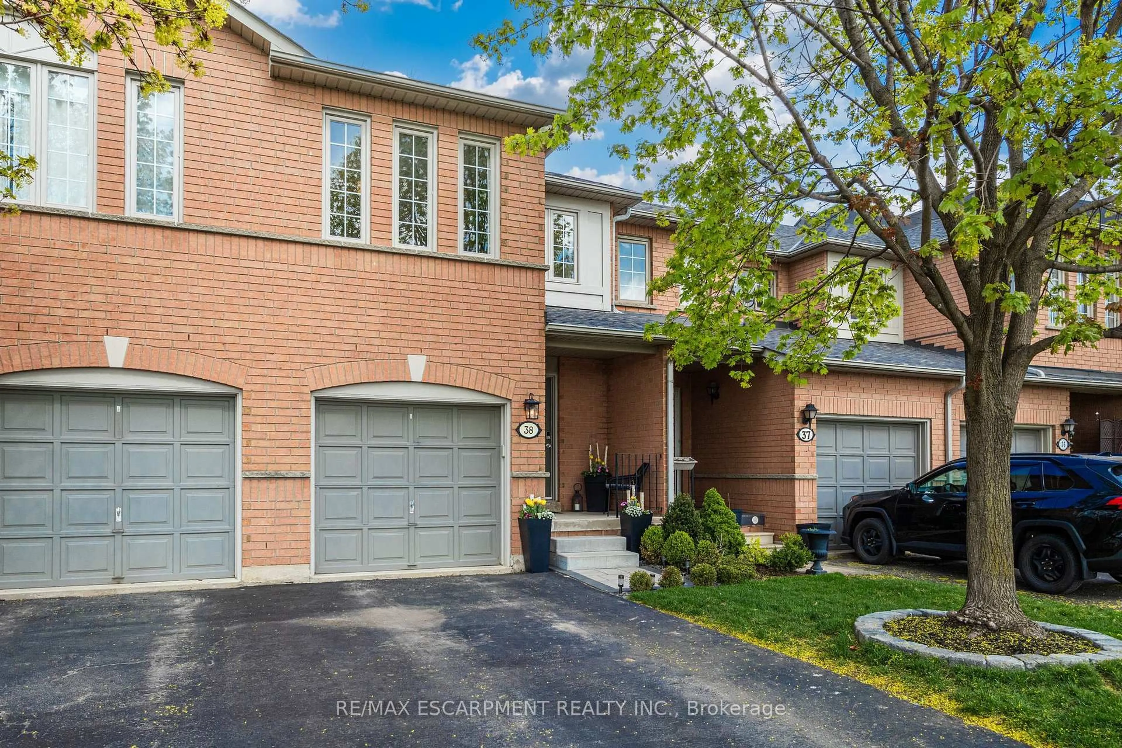 Home with brick exterior material, street for 5555 Prince William Dr #38, Burlington Ontario L7L 6P2