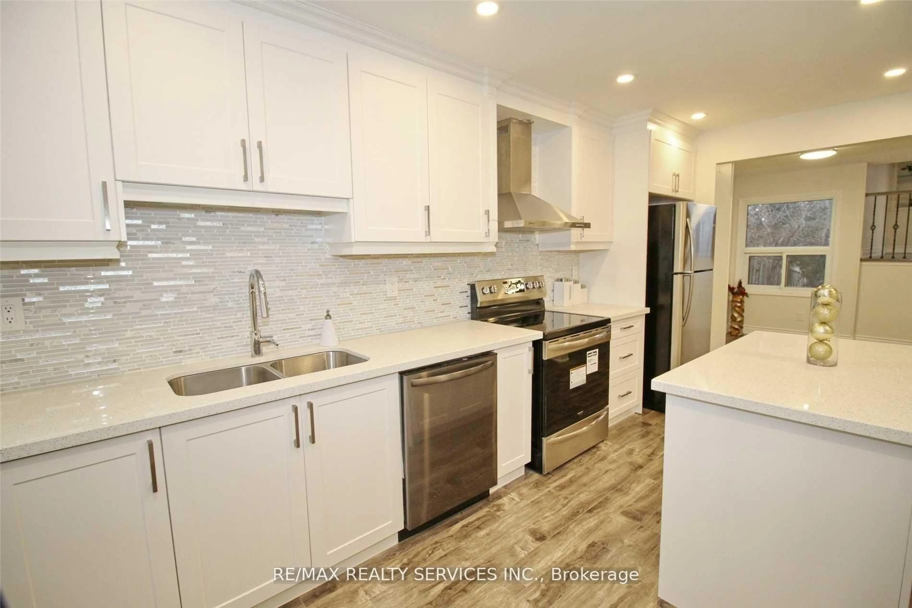 Standard kitchen, unknown for 120 Simmons Blvd, Brampton Ontario L6V 3V6