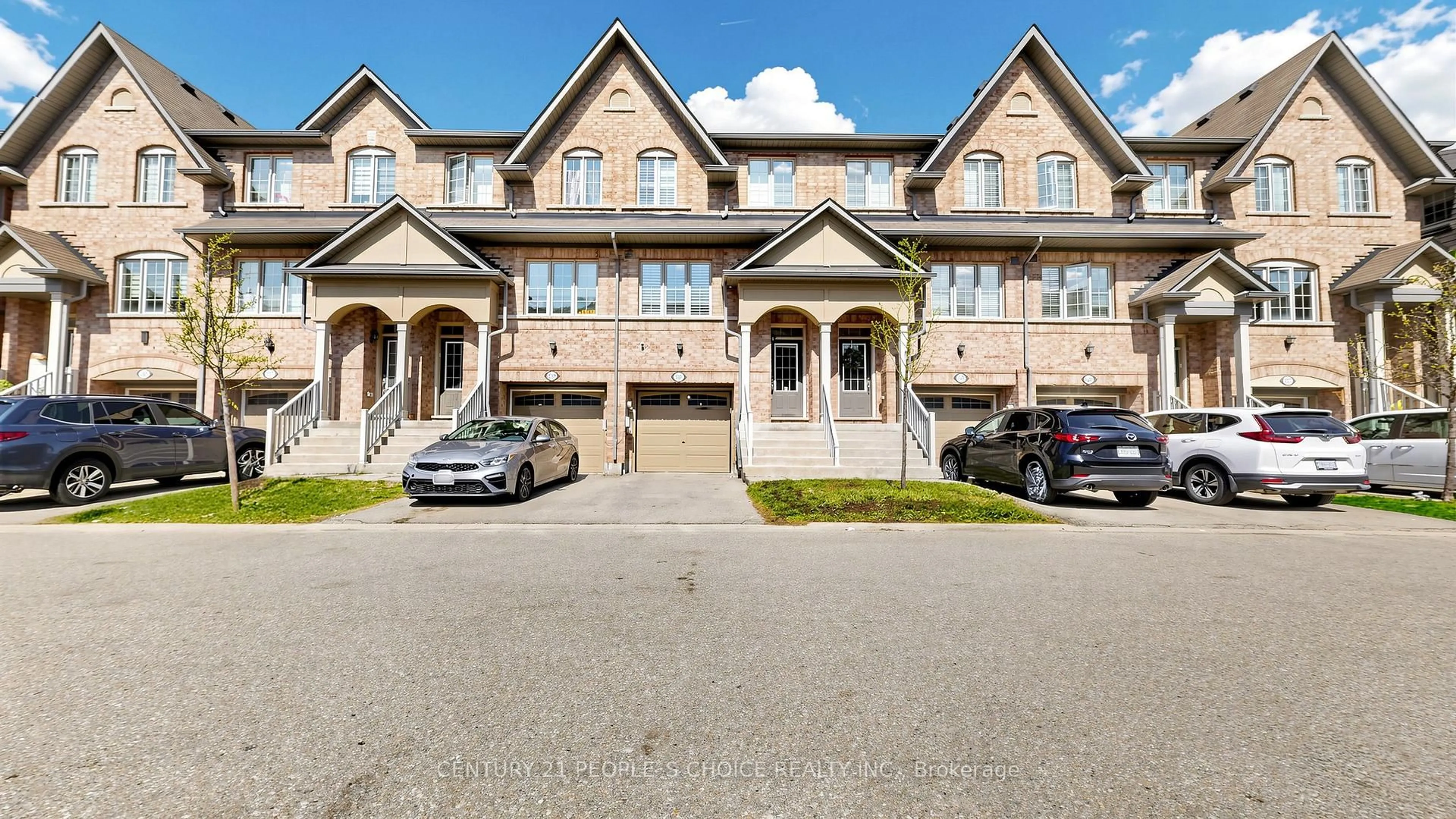 A pic from outside/outdoor area/front of a property/back of a property/a pic from drone, street for 1321 Granrock Cres, Mississauga Ontario L5V 0E1