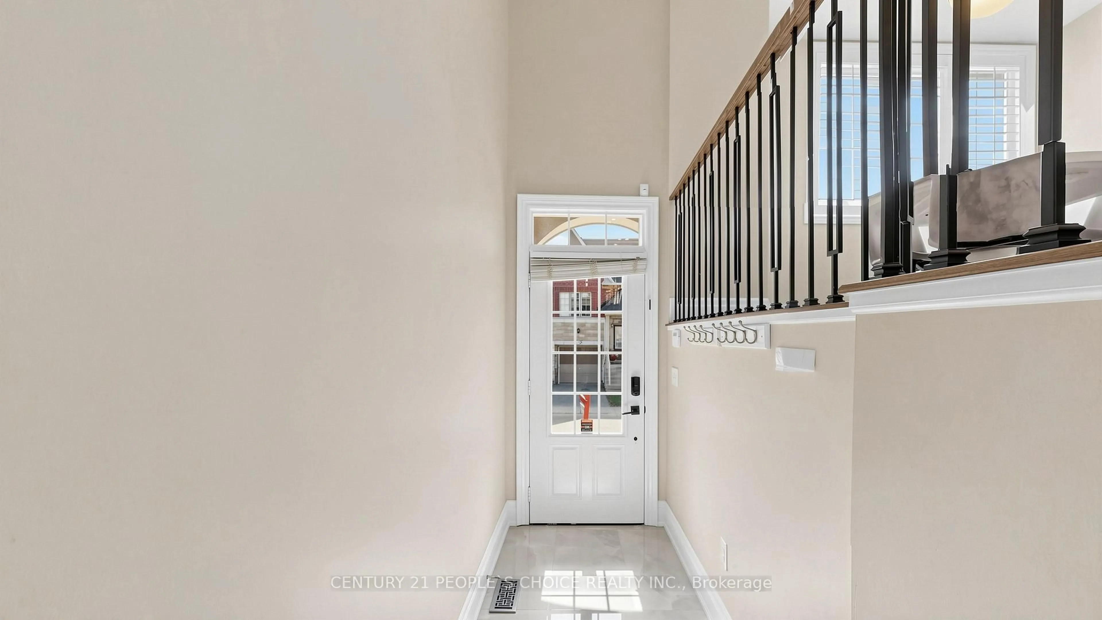 Indoor foyer for 1321 Granrock Cres, Mississauga Ontario L5V 0E1