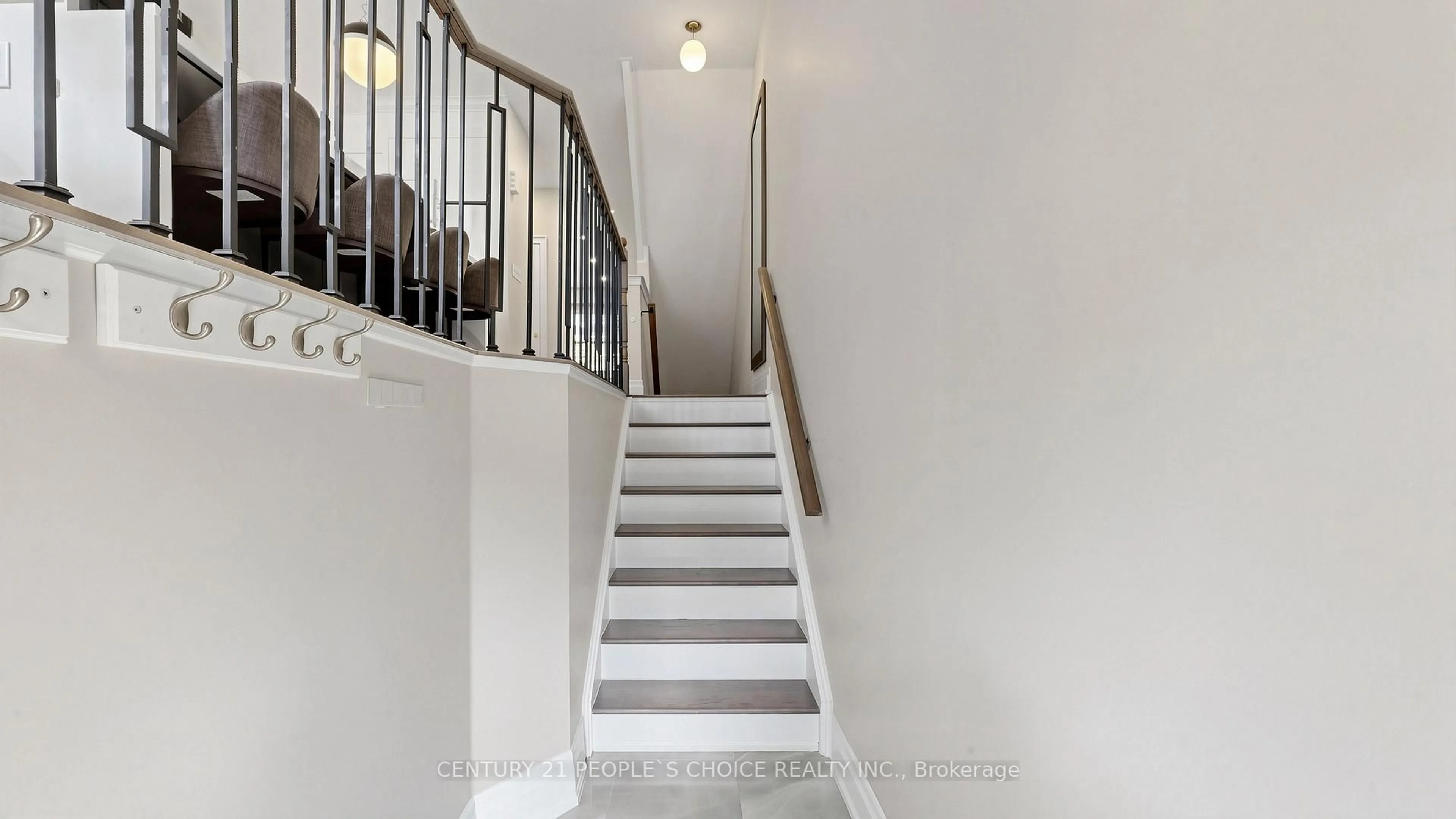 Stairs for 1321 Granrock Cres, Mississauga Ontario L5V 0E1