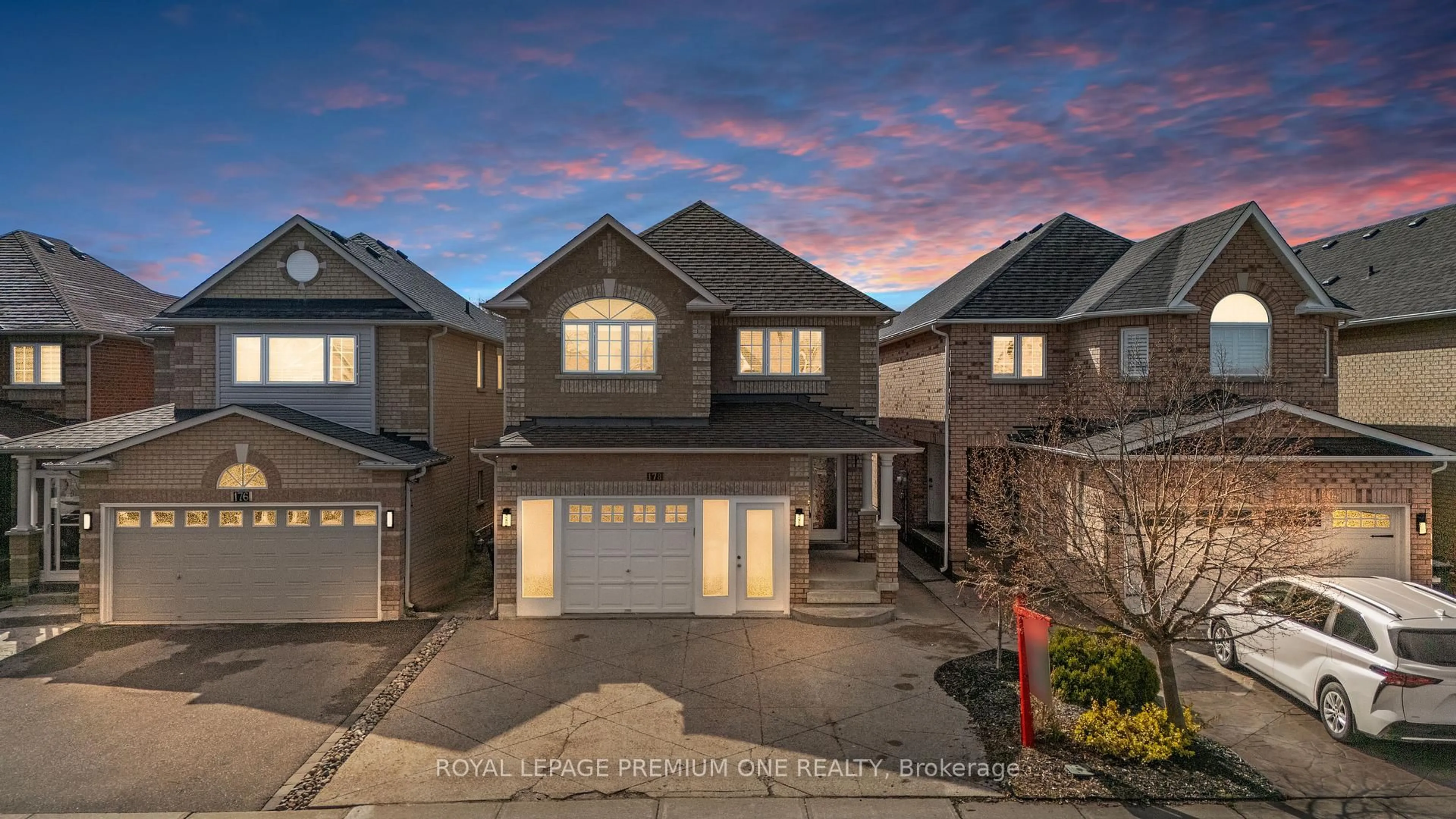 A pic from outside/outdoor area/front of a property/back of a property/a pic from drone, street for 178 Cedargrove Rd, Caledon Ontario L7E 2X6