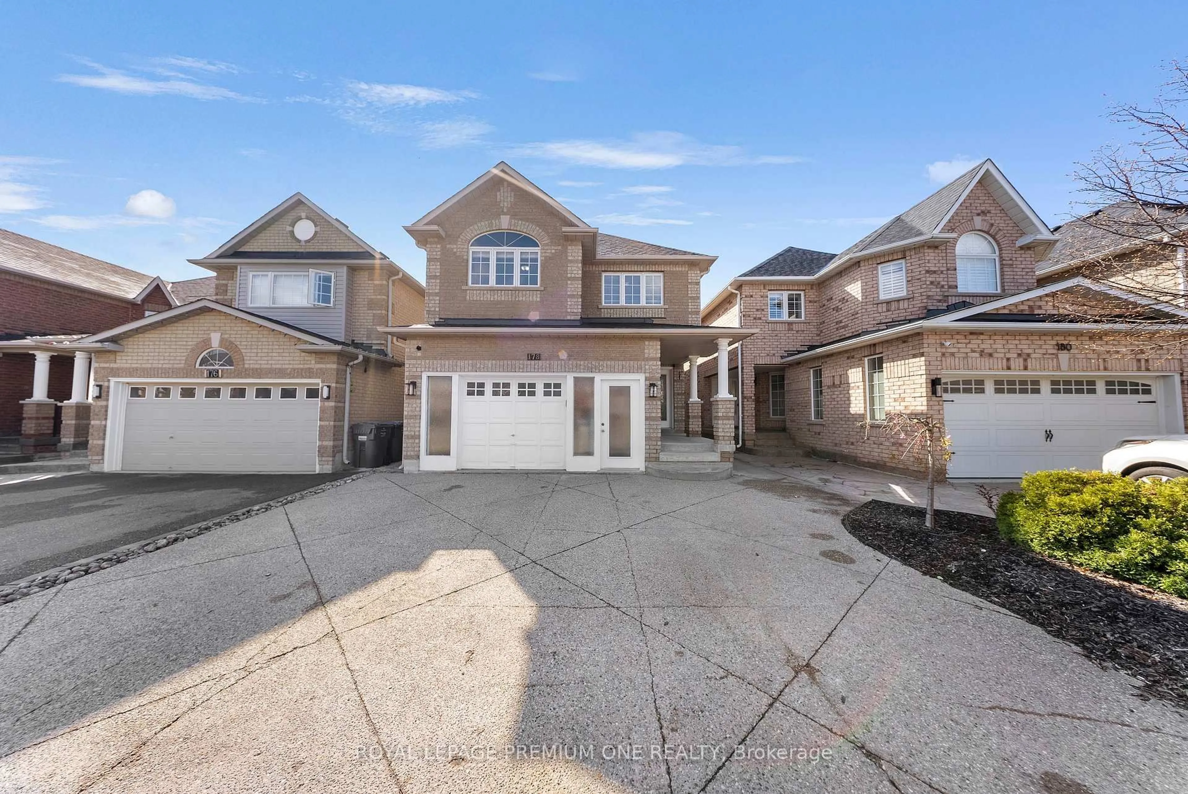 A pic from outside/outdoor area/front of a property/back of a property/a pic from drone, street for 178 Cedargrove Rd, Caledon Ontario L7E 2X6