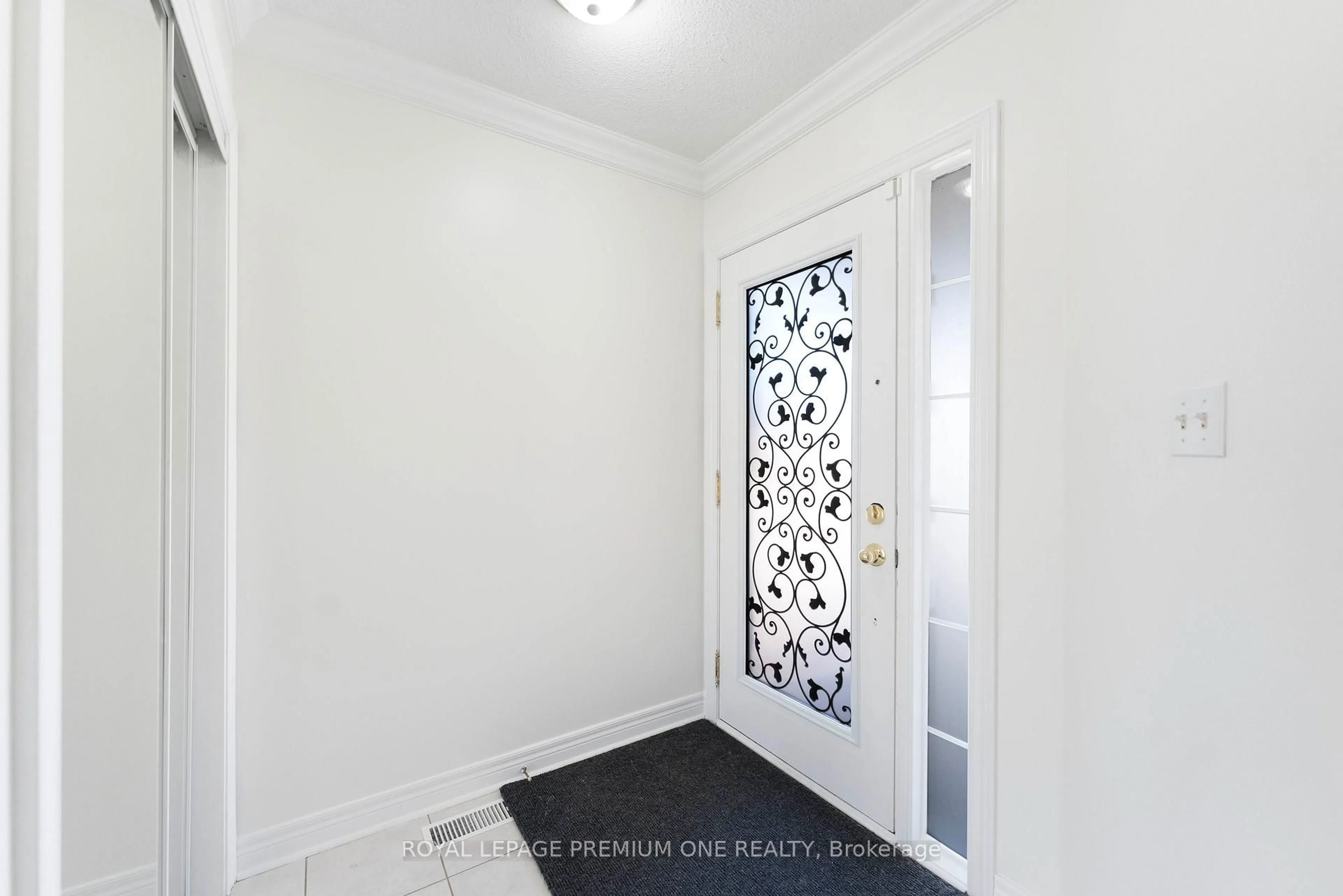 Indoor entryway for 178 Cedargrove Rd, Caledon Ontario L7E 2X6
