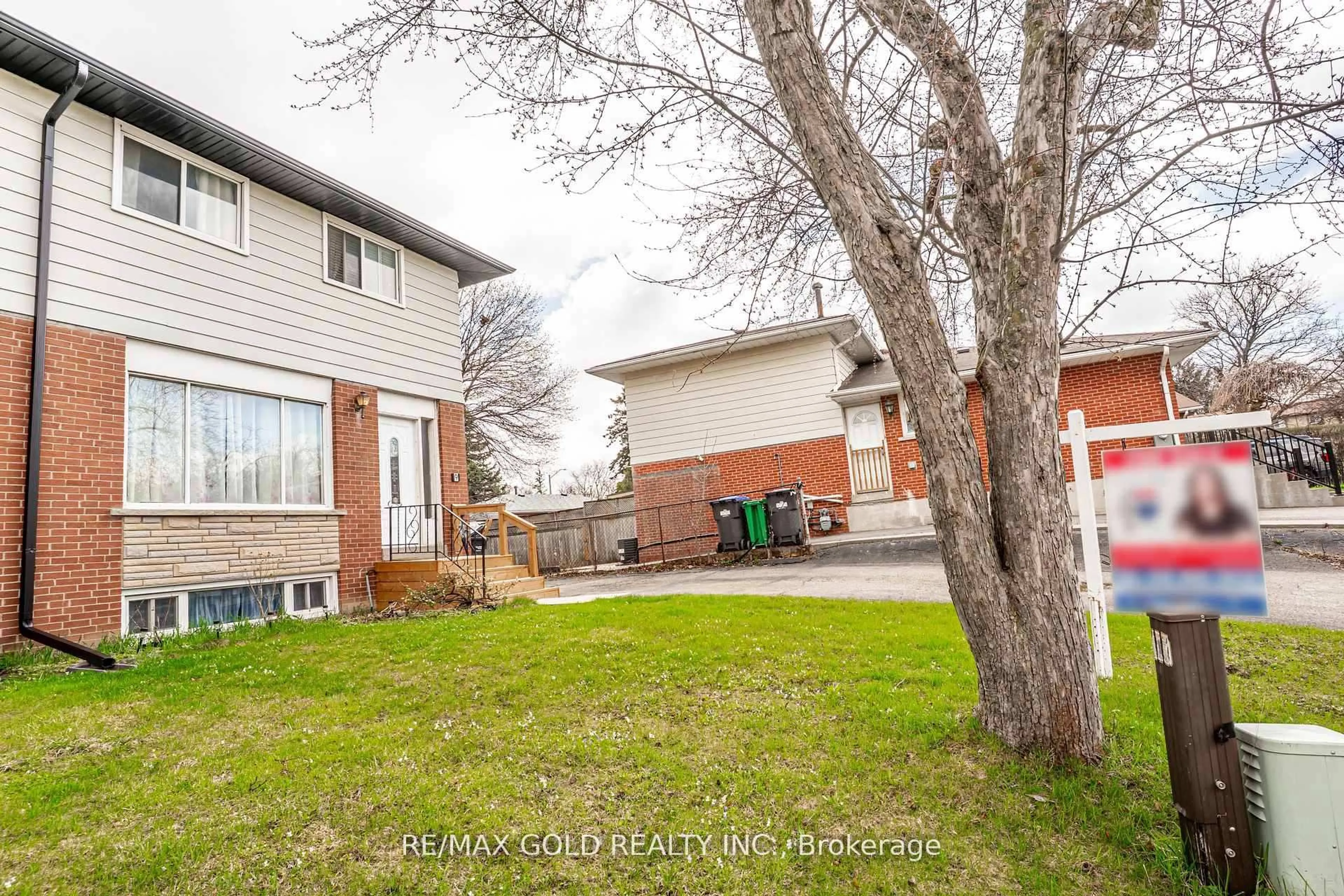 A pic from outside/outdoor area/front of a property/back of a property/a pic from drone, street for 9 Mordon Crt, Brampton Ontario L6V 2B5