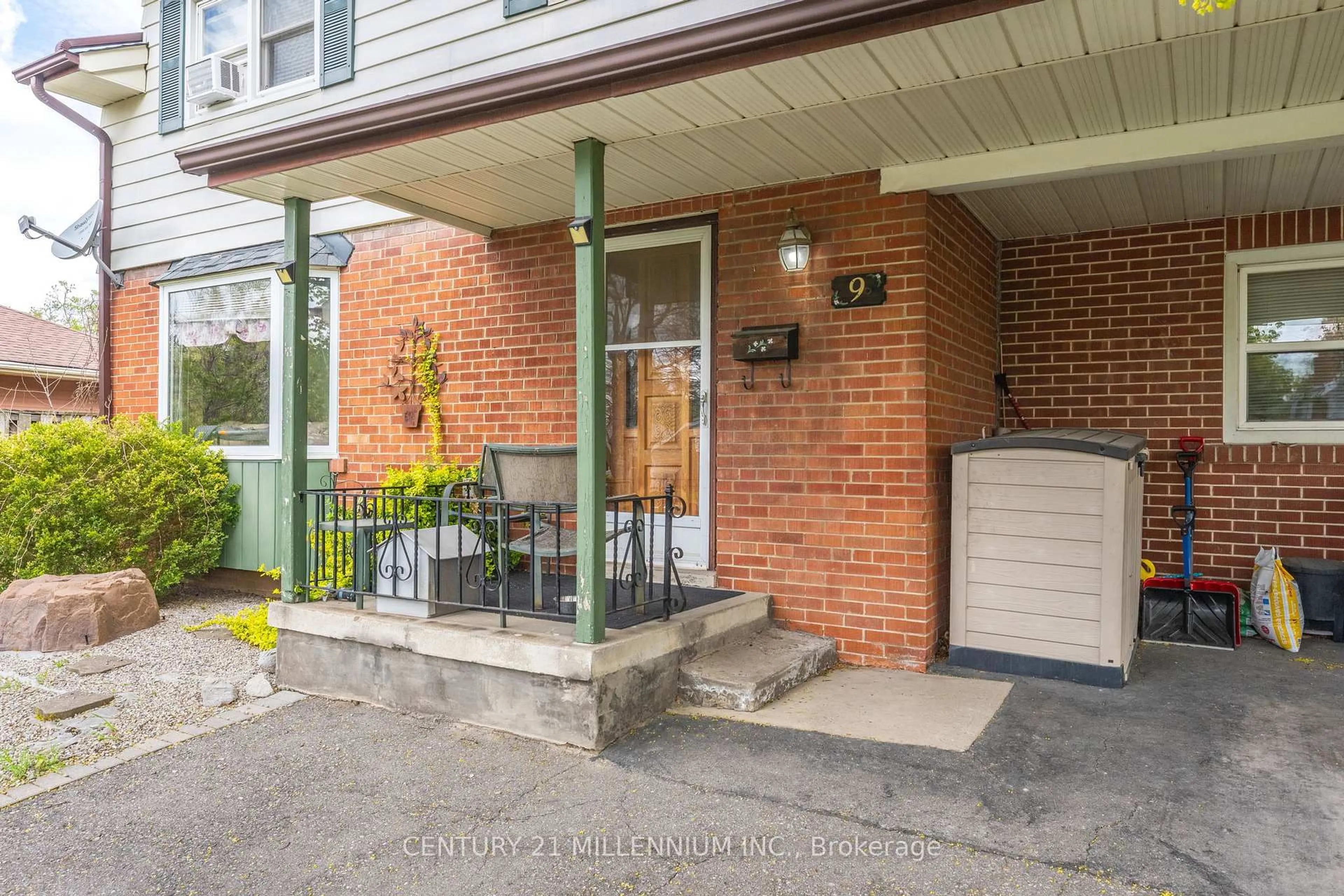 Unknown for 9 Crestview Ave, Brampton Ontario L6W 2R7